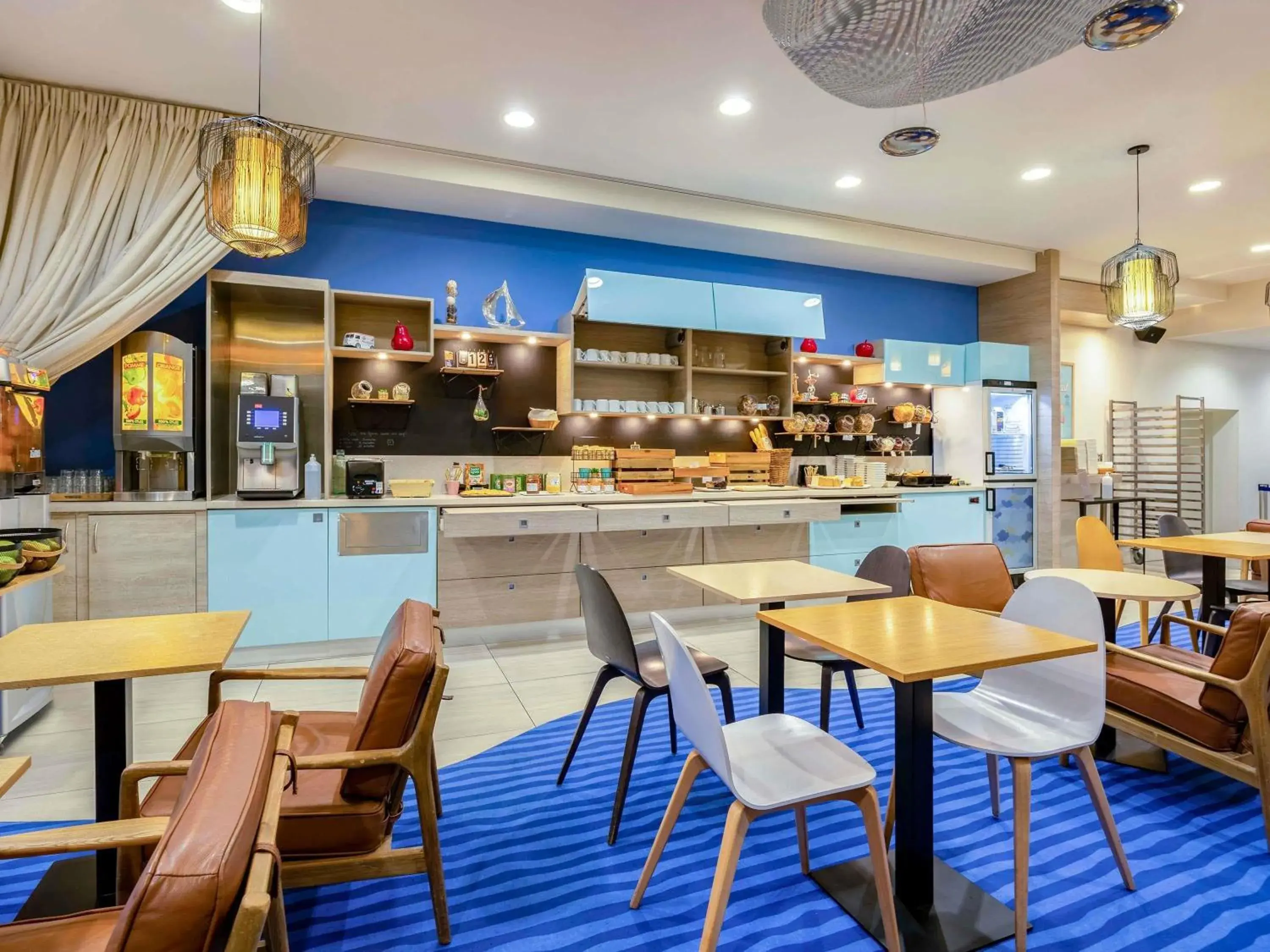 Property building in ibis Styles La Rochelle Centre Vieux Port Property building in ibis Styles La Rochelle Centre Vieux Port