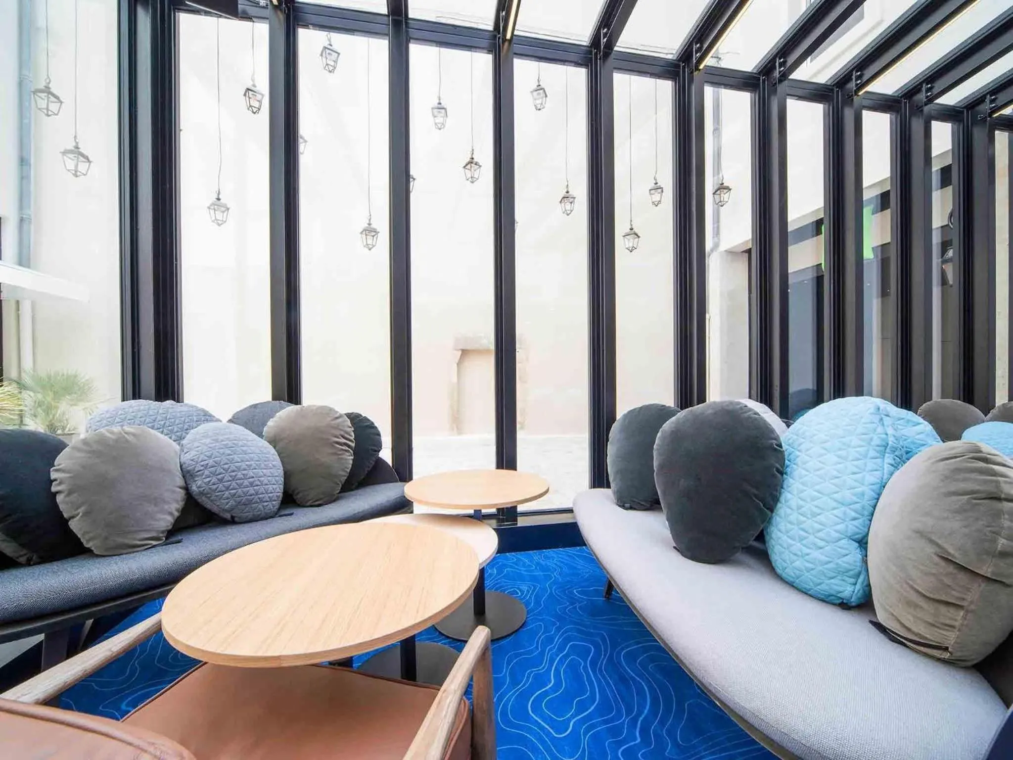 Lounge or bar in ibis Styles La Rochelle Centre Vieux Port