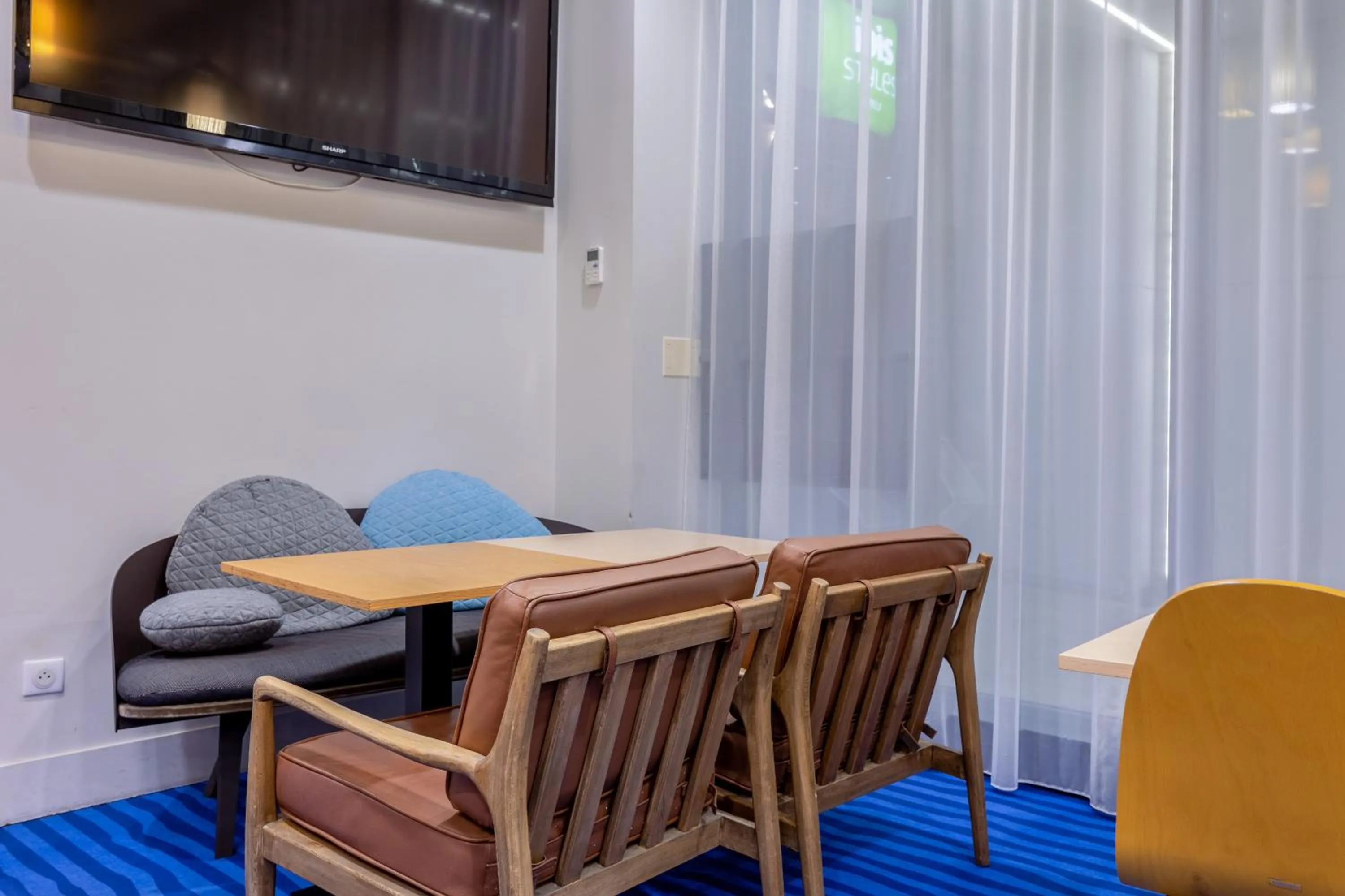 Restaurant/places to eat in ibis Styles La Rochelle Centre Vieux Port