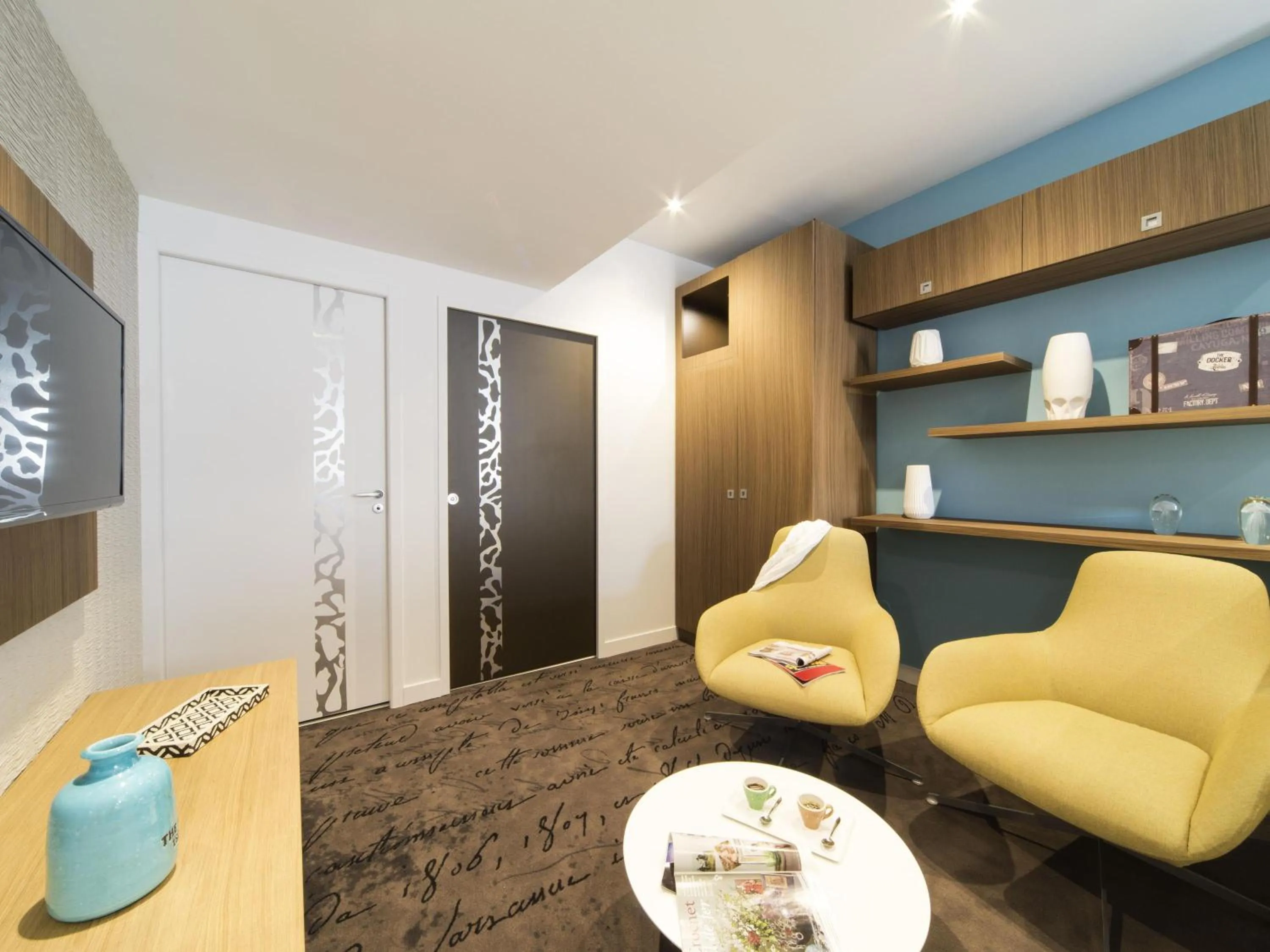 Photo of the whole room in ibis Styles La Rochelle Centre Vieux Port