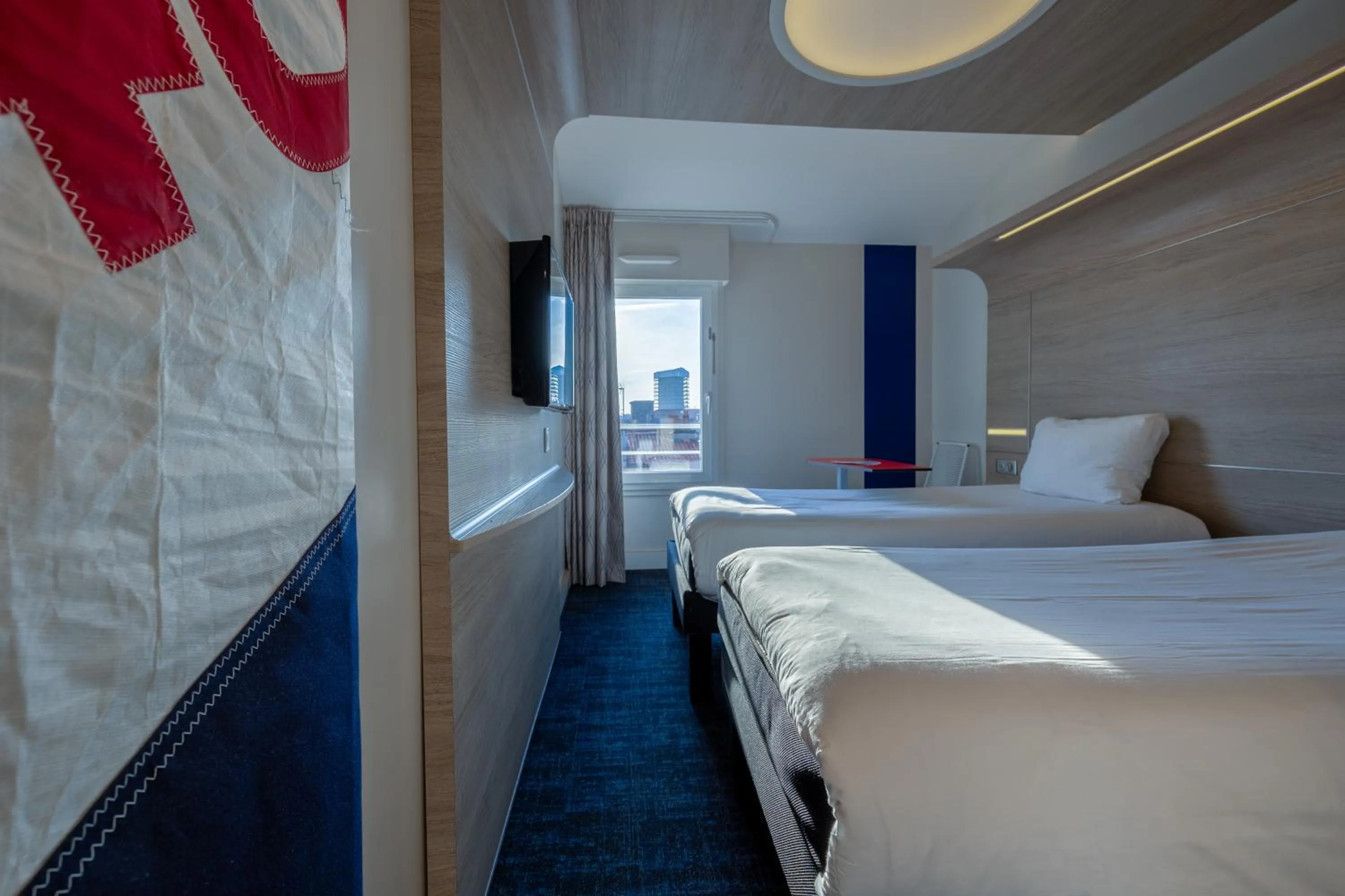 Bedroom, Bed in ibis Styles La Rochelle Centre Vieux Port