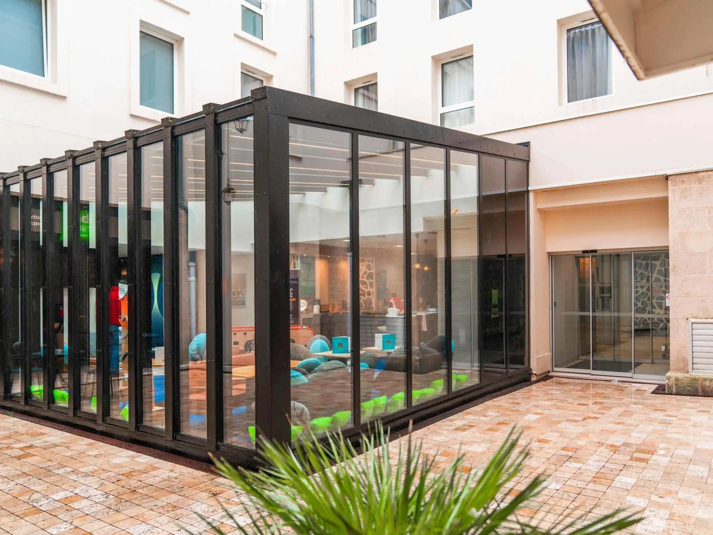 Lounge or bar in ibis Styles La Rochelle Centre Vieux Port Lounge or bar in ibis Styles La Rochelle Centre Vieux Port