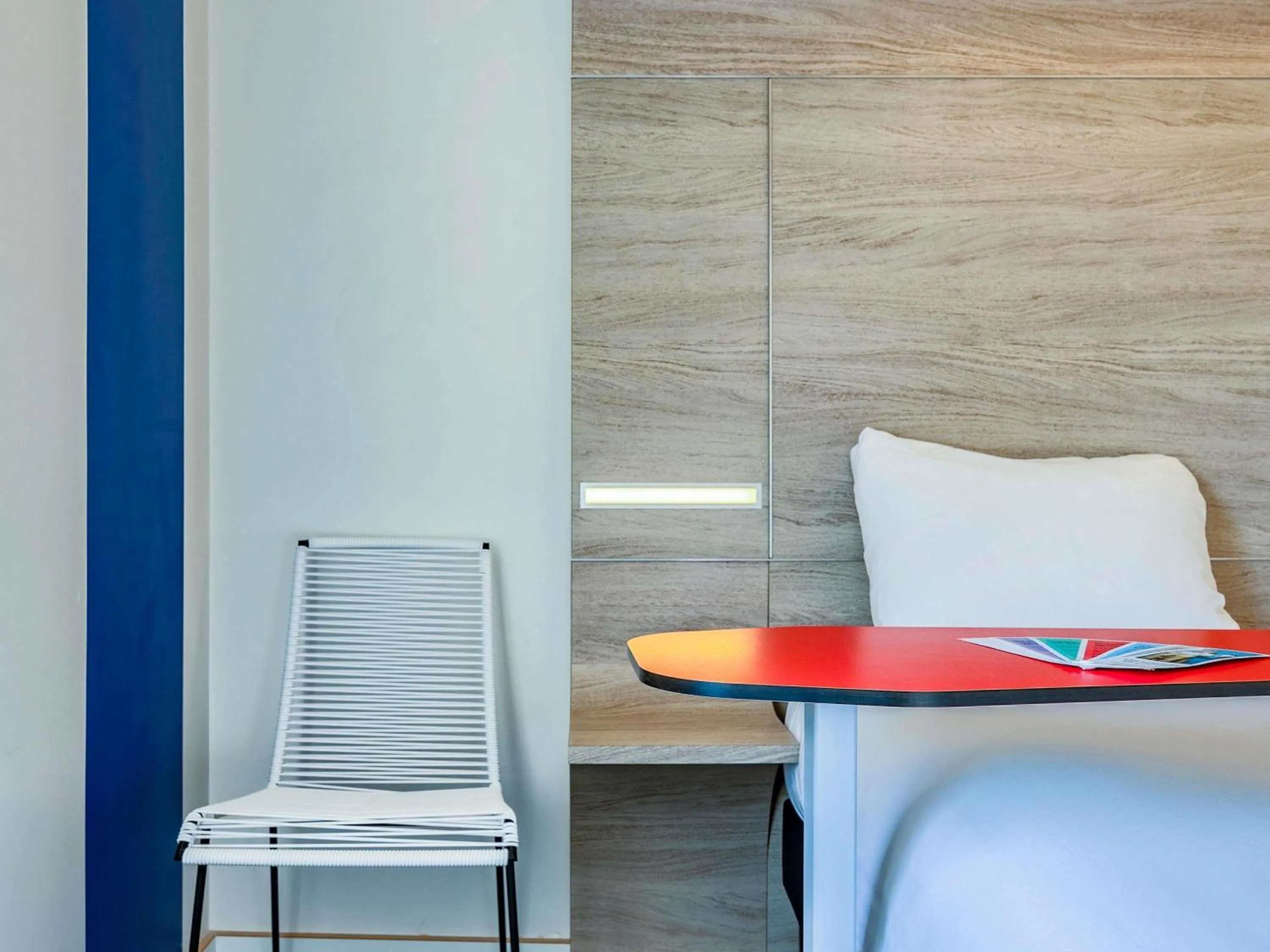 Bedroom in ibis Styles La Rochelle Centre Vieux Port