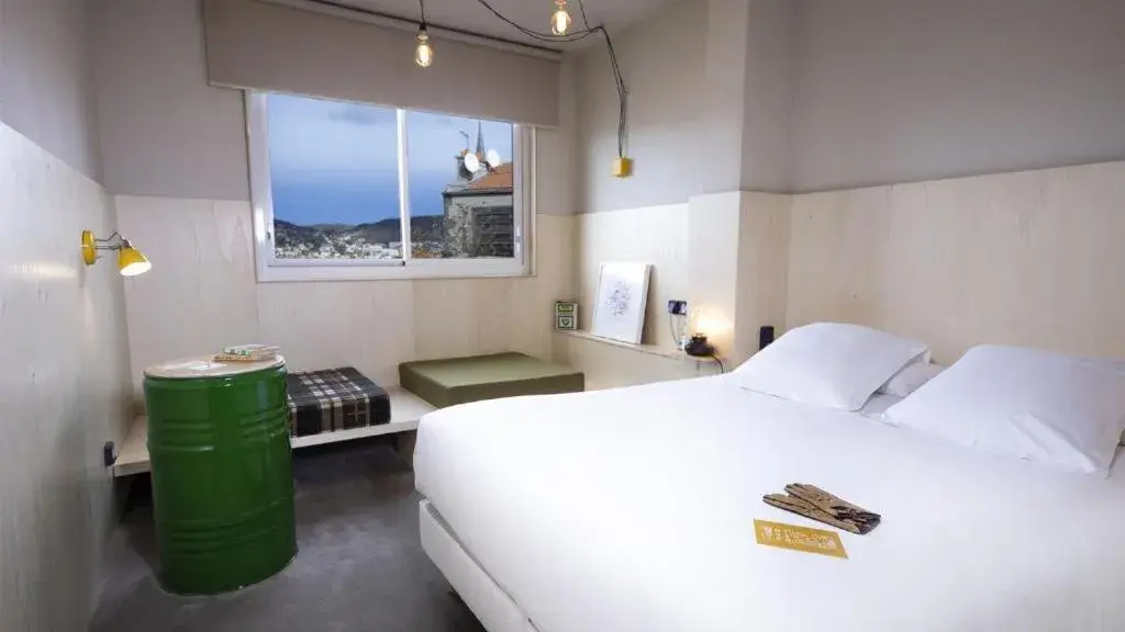 Bed in The Originals City Hotel Artyster Clermont Ferrand Bed in The Originals City Hotel Artyster Clermont Ferrand