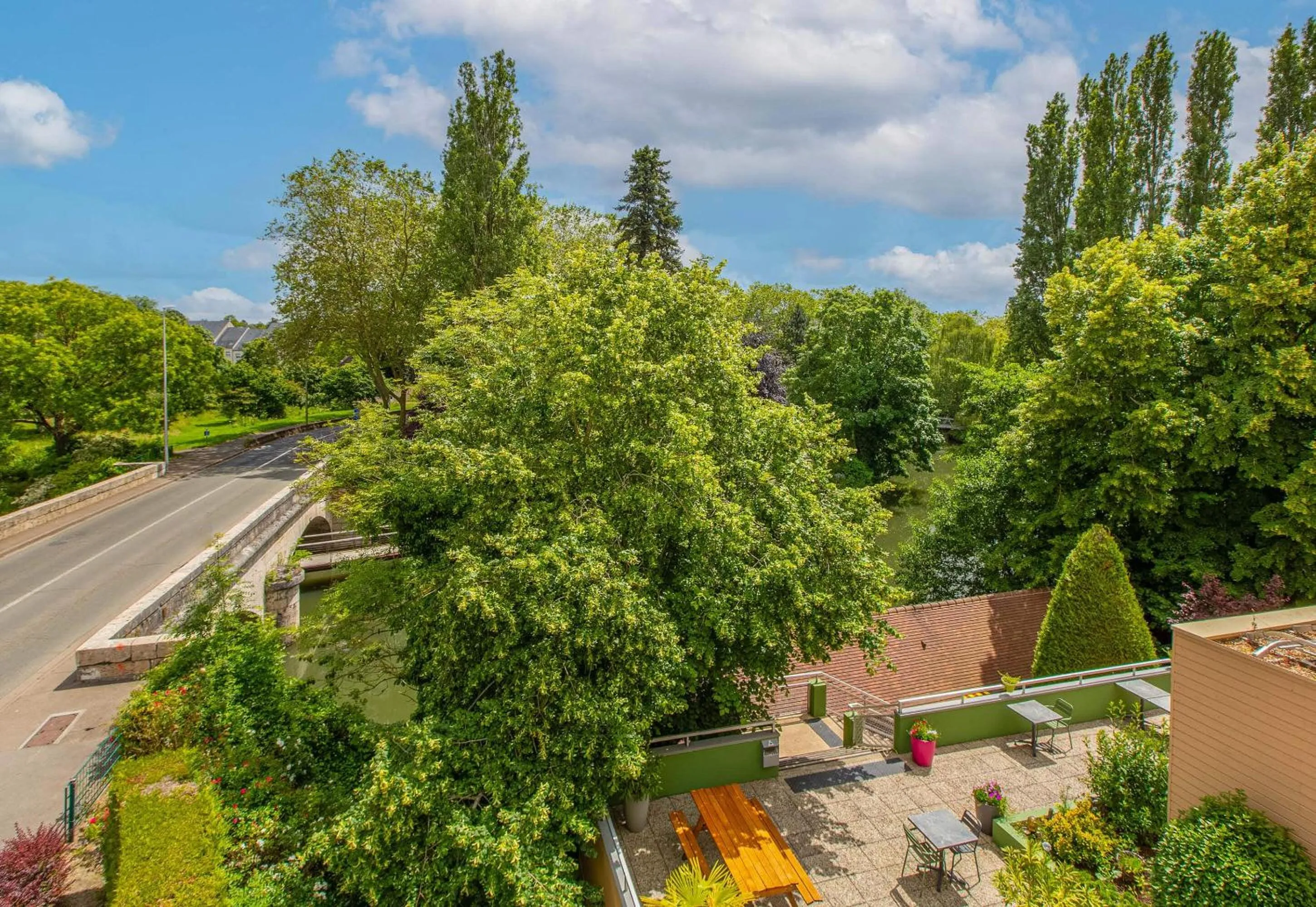 Bird's eye view in B&B HOTEL Chartres Centre Cathédrale 3 étoiles