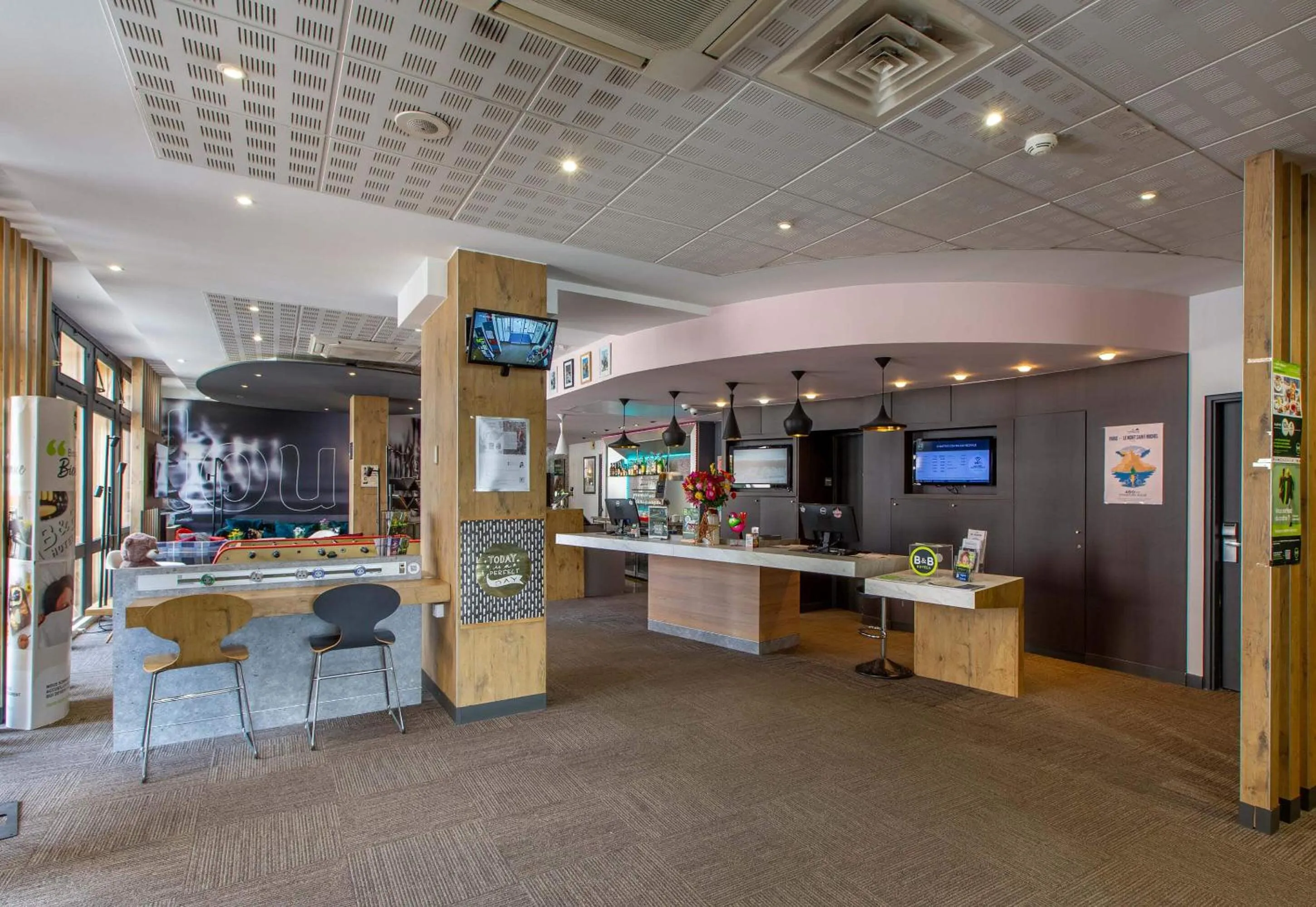 Lobby or reception in B&B HOTEL Chartres Centre Cathédrale 3 étoiles