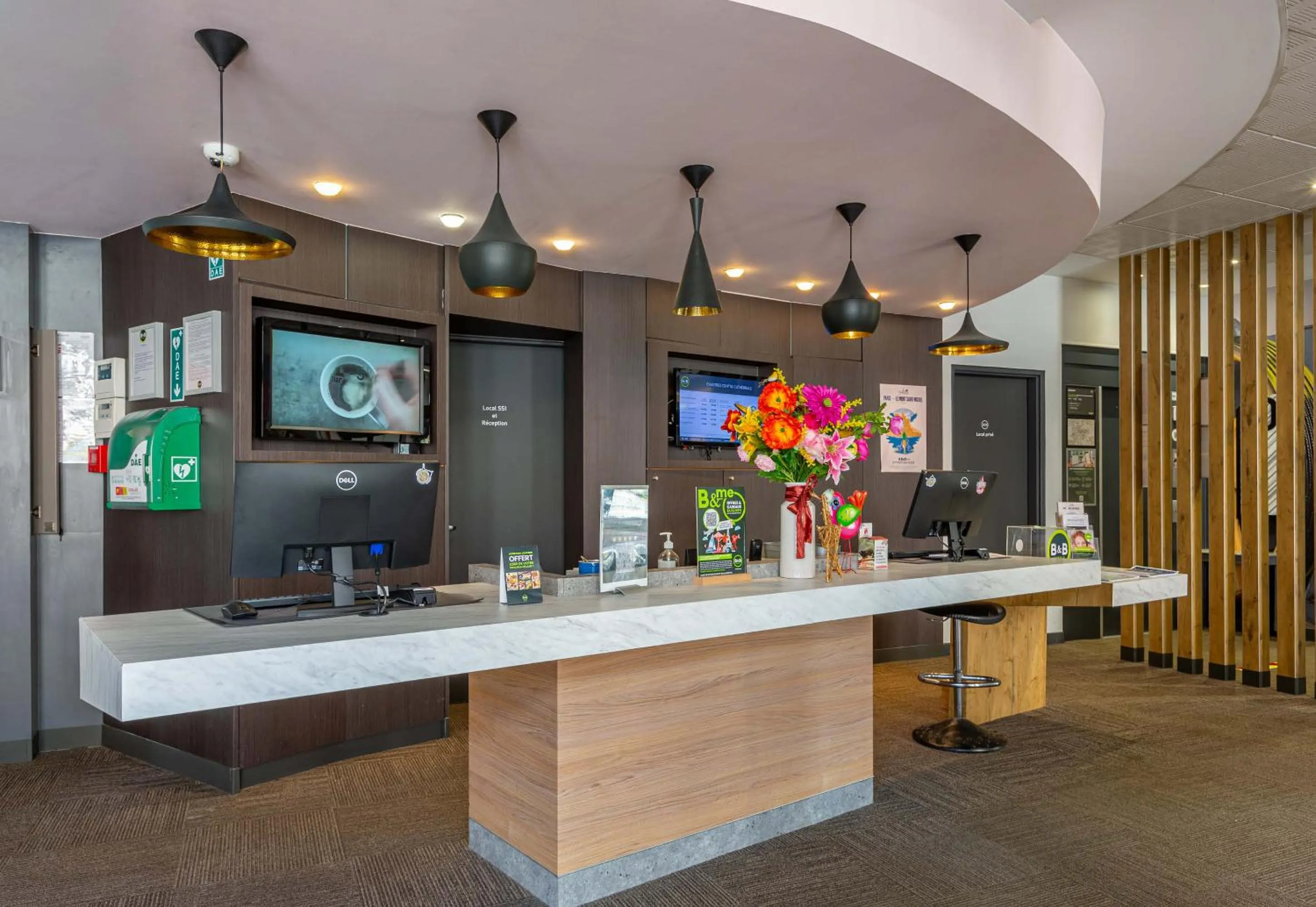 Lobby or reception in B&B HOTEL Chartres Centre Cathédrale 3 étoiles