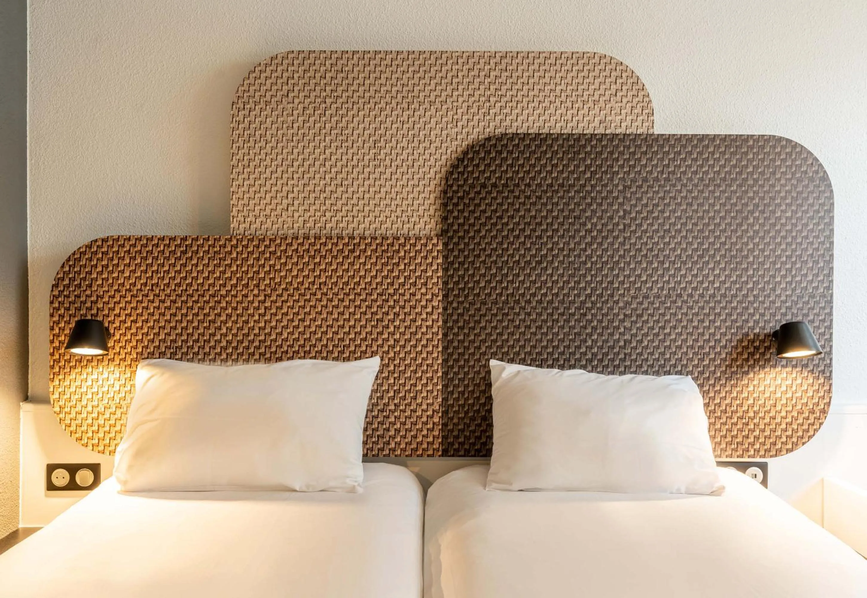 Bedroom, Bed in B&B HOTEL Chartres Centre Cathédrale 3 étoiles