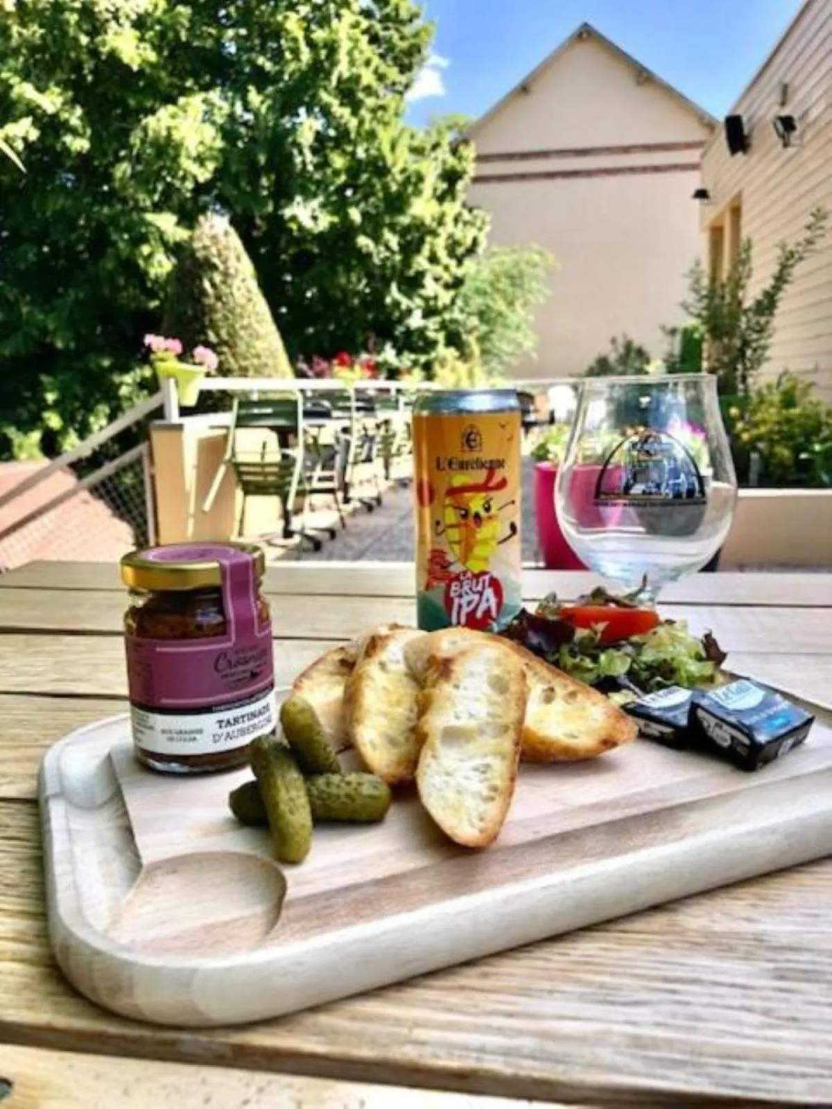 Restaurant/places to eat in B&B HOTEL Chartres Centre Cathédrale 3 étoiles