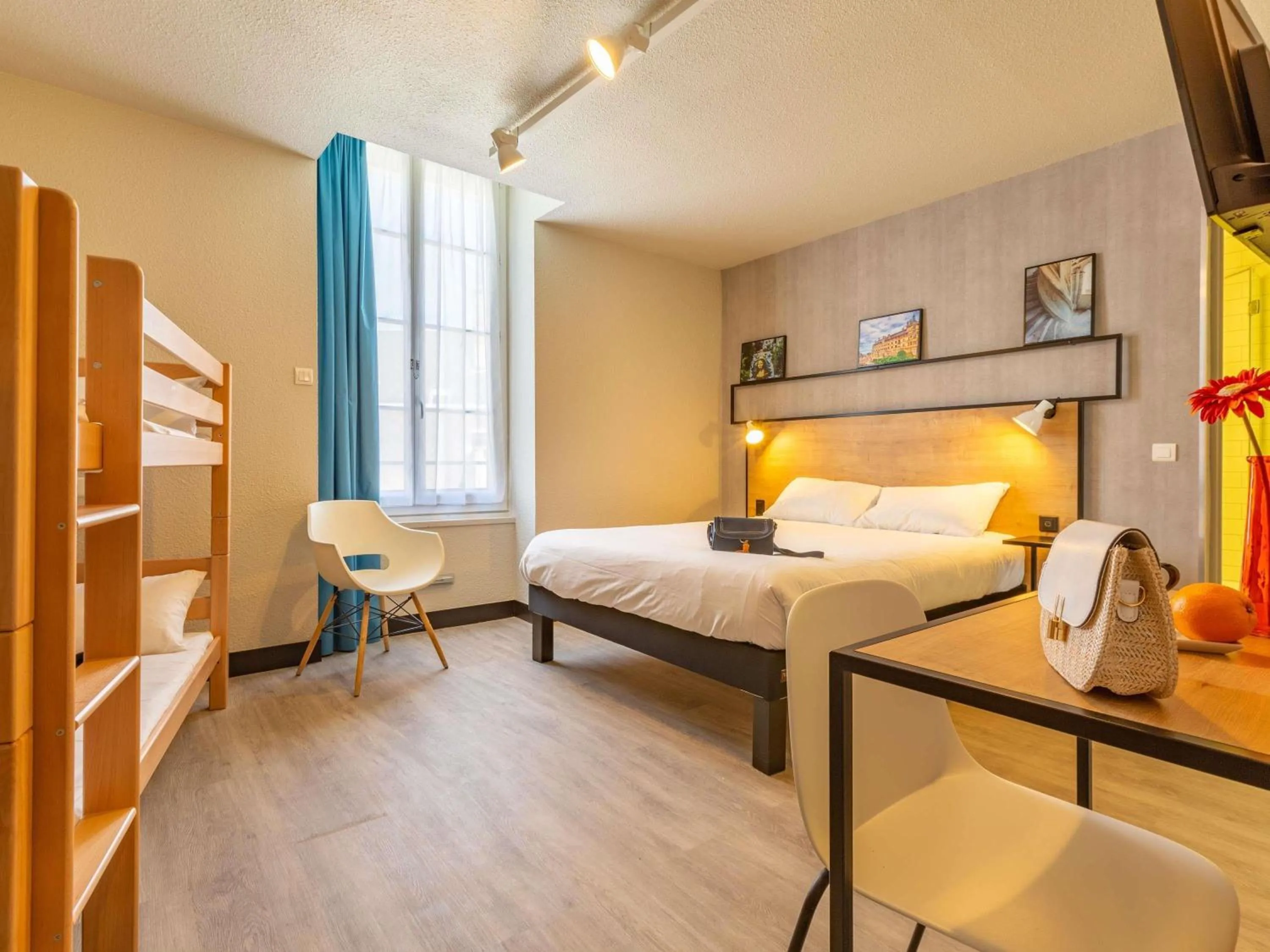 Bedroom, Bed in ibis Blois Centre Château