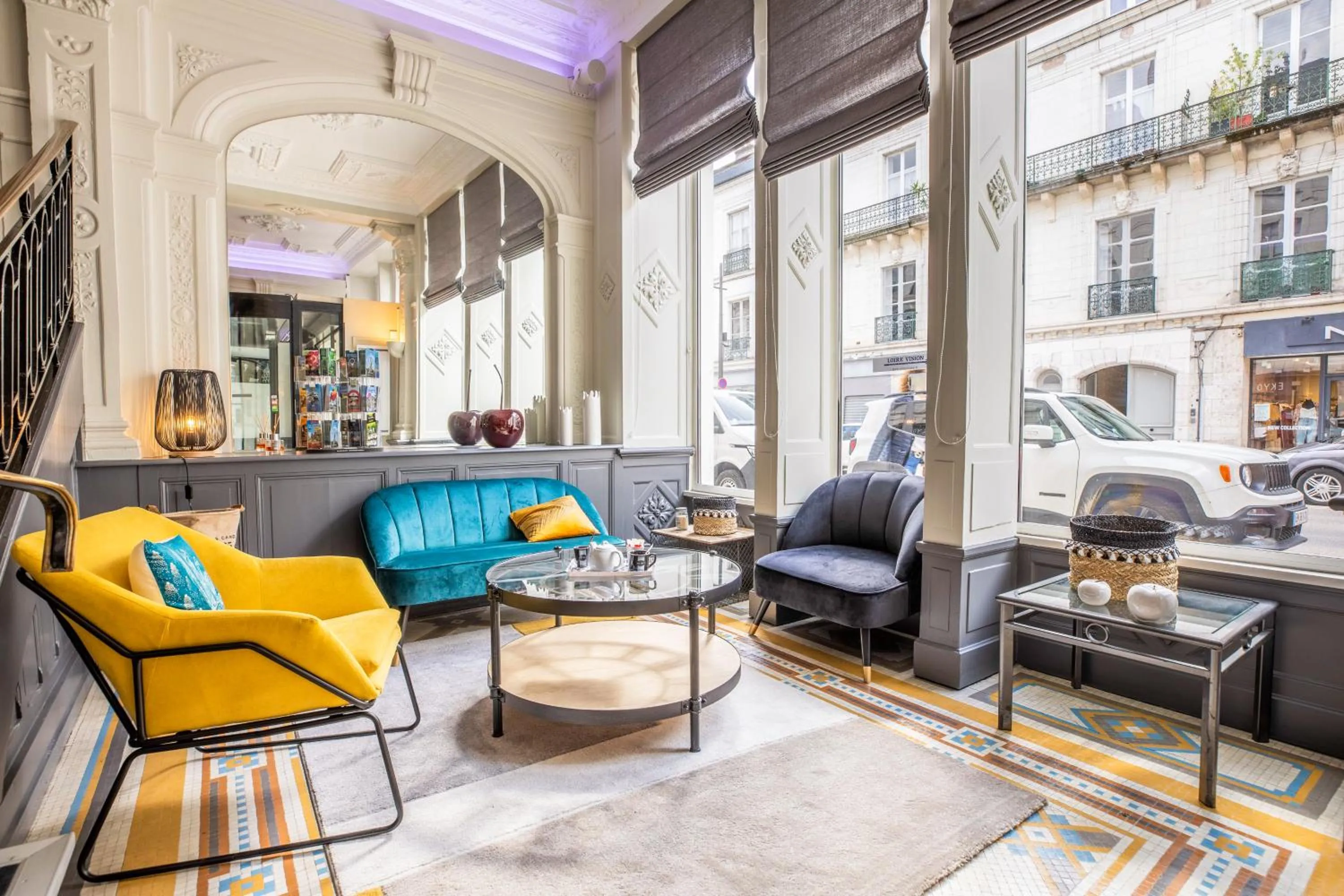 Living room in ibis Blois Centre Château