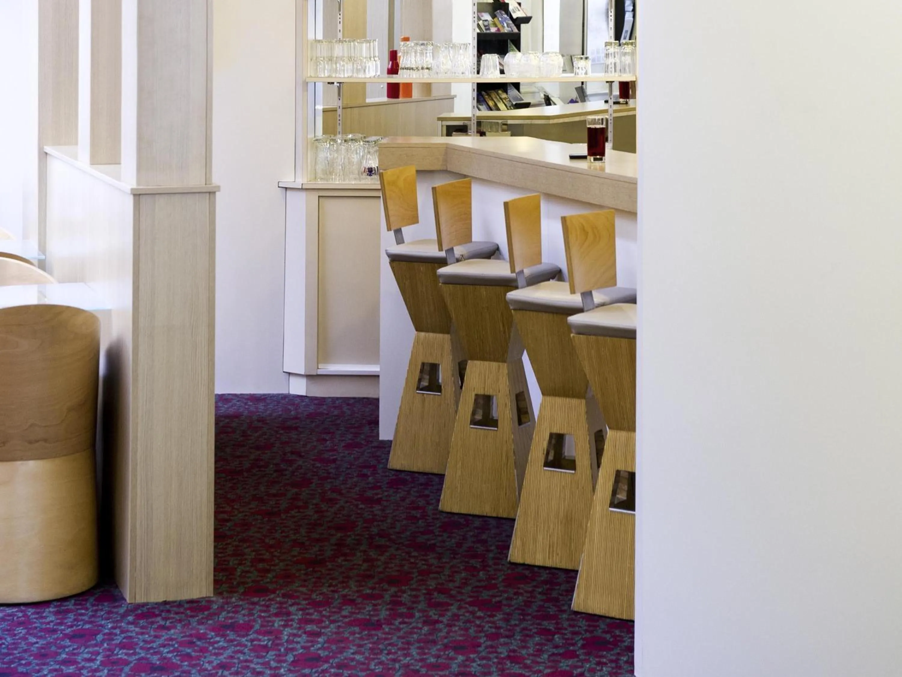 Lounge or bar in ibis Blois Centre Château