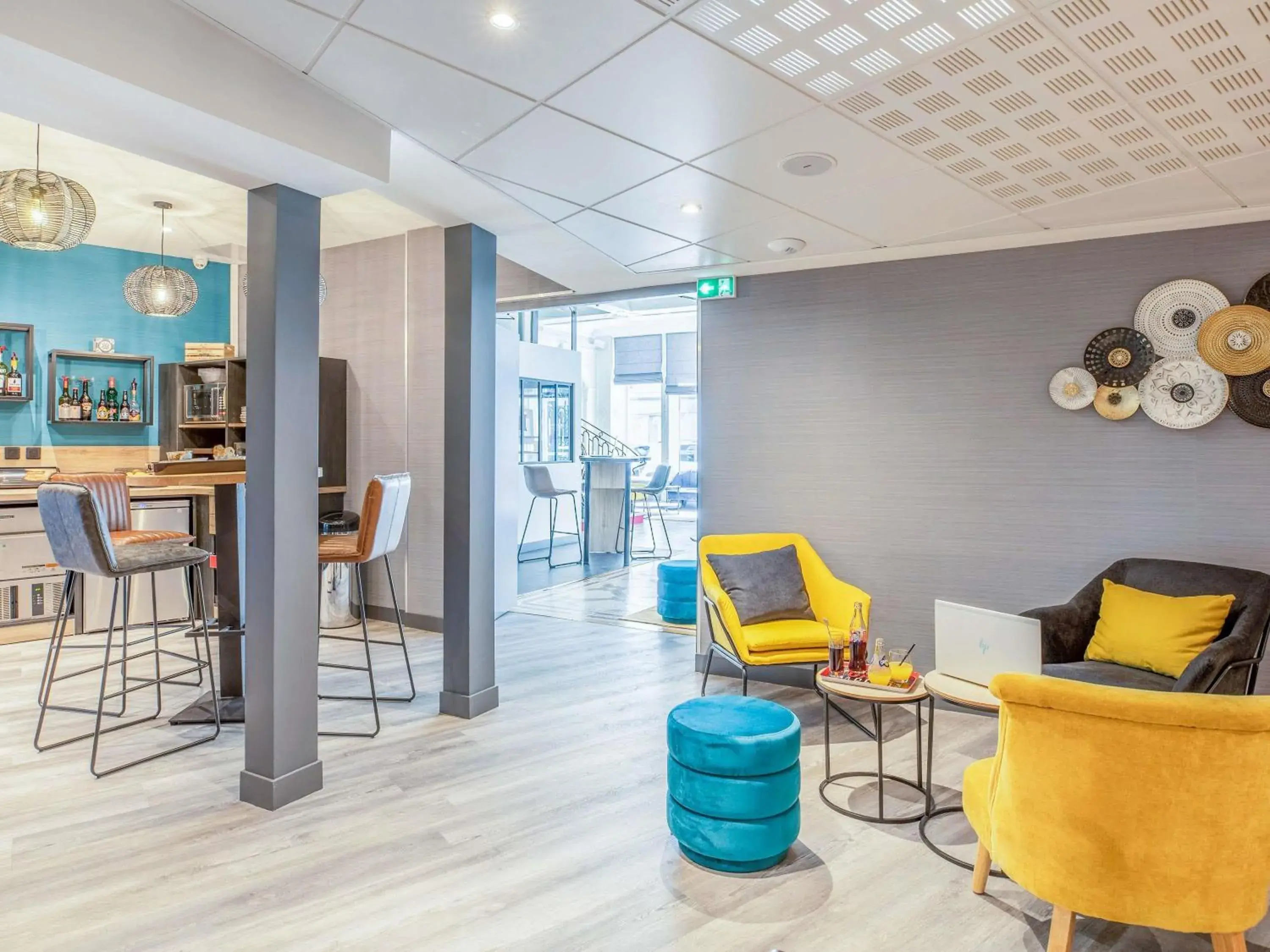 Lounge or bar in ibis Blois Centre Château Lounge or bar in ibis Blois Centre Château