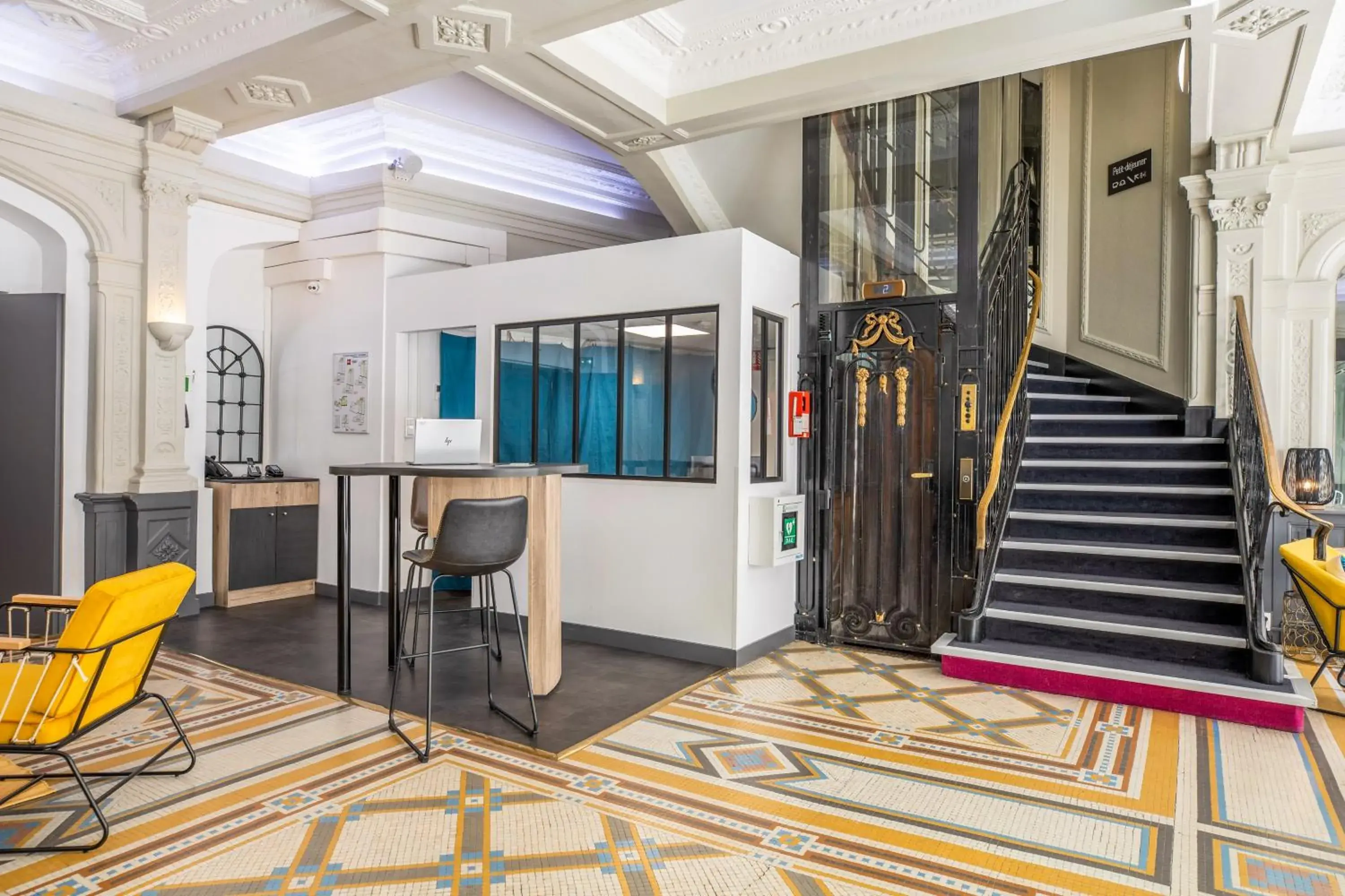 Lobby or reception in ibis Blois Centre Château Lobby or reception in ibis Blois Centre Château