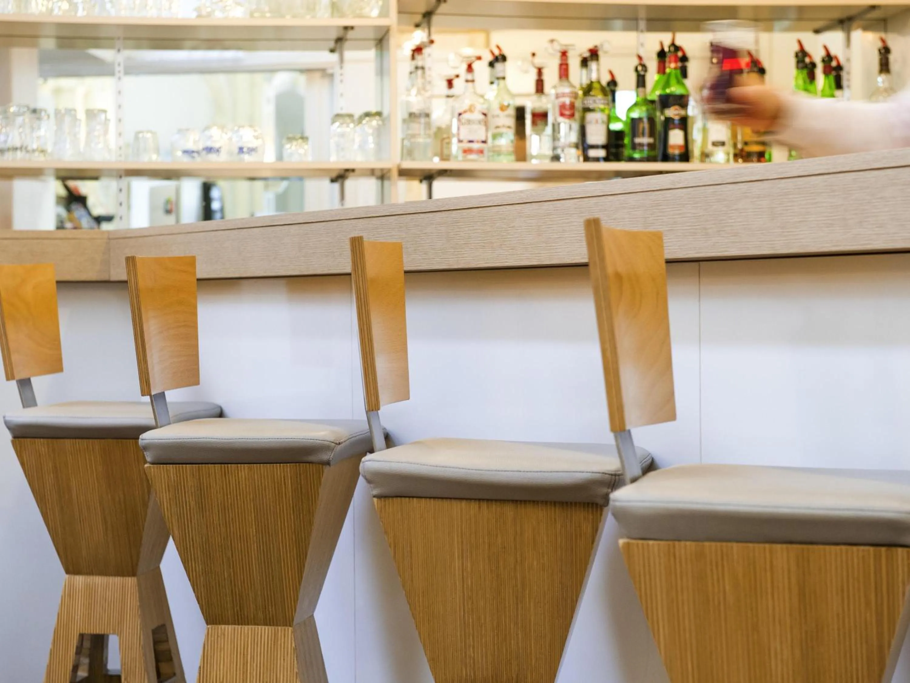 Lounge or bar in ibis Blois Centre Château