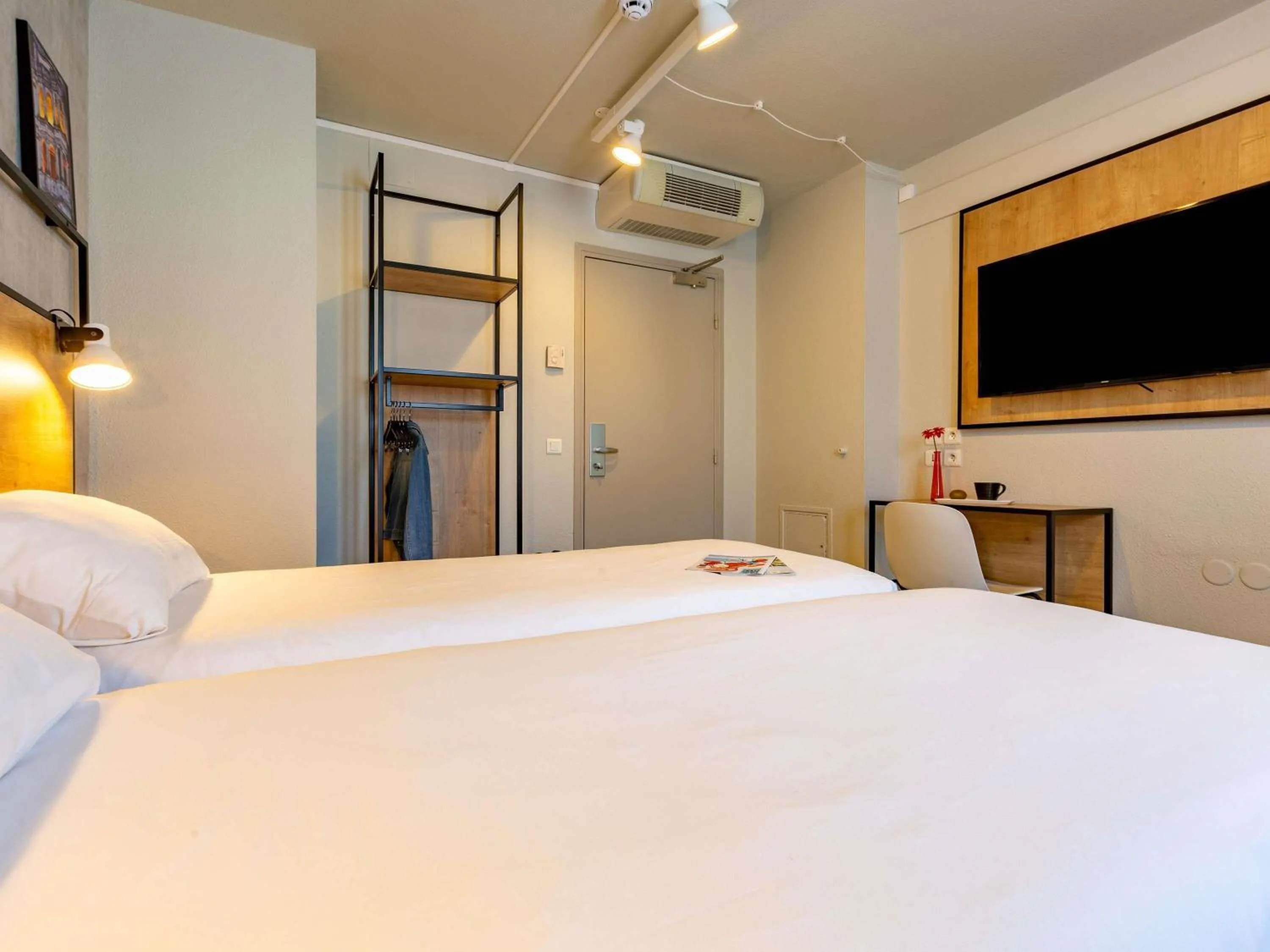 Bedroom, Bed in ibis Blois Centre Château