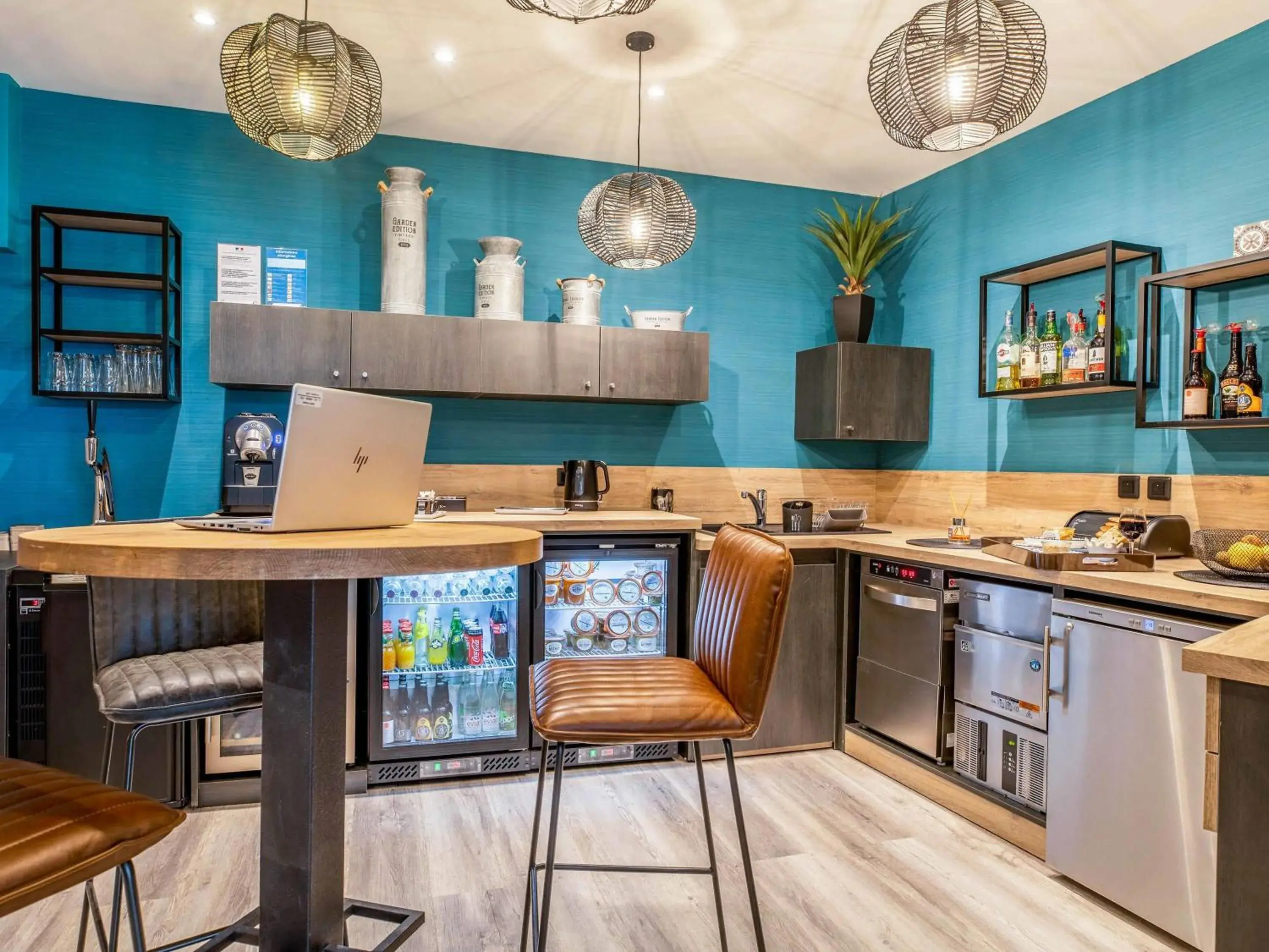 Lounge or bar in ibis Blois Centre Château Lounge or bar in ibis Blois Centre Château