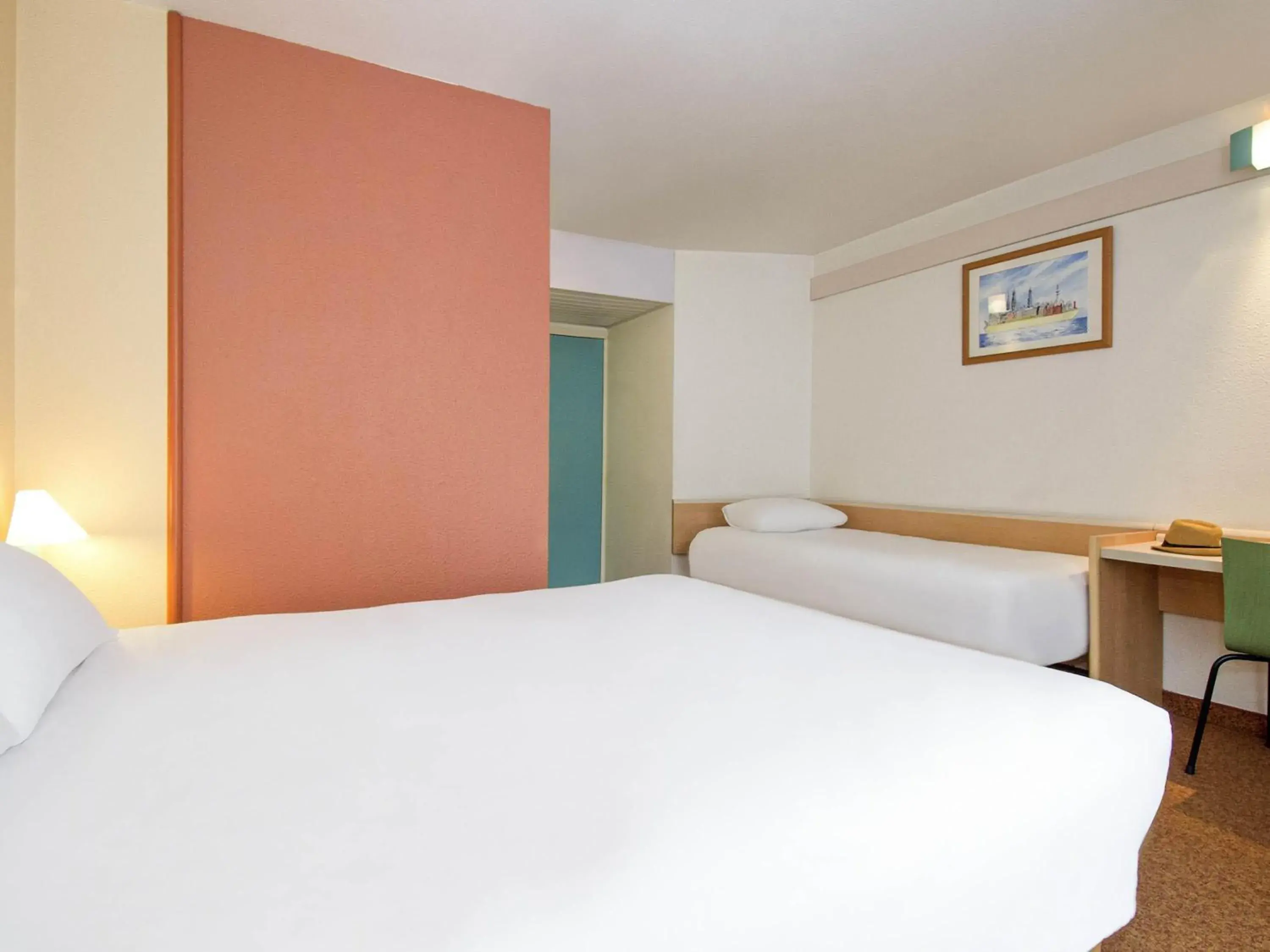 Bedroom, Bed in ibis Blois Centre Château Bedroom, Bed in ibis Blois Centre Château