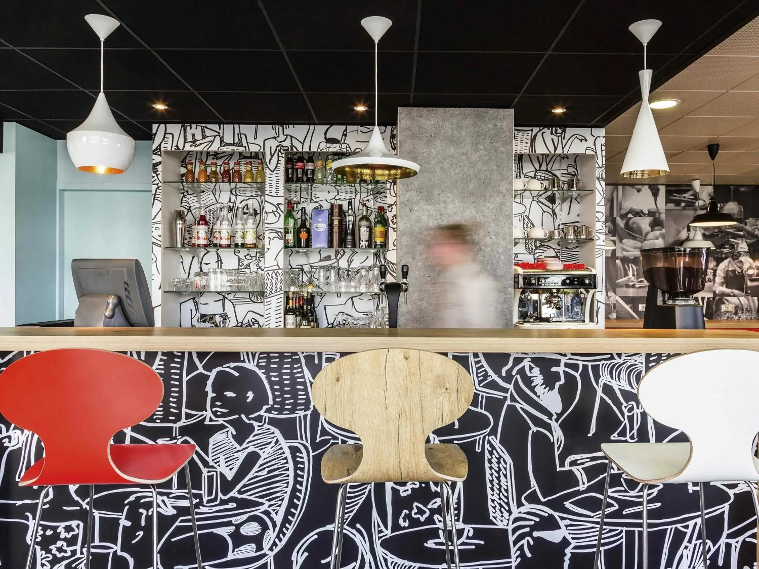 Lounge or bar in ibis Thonon Centre Lounge or bar in ibis Thonon Centre