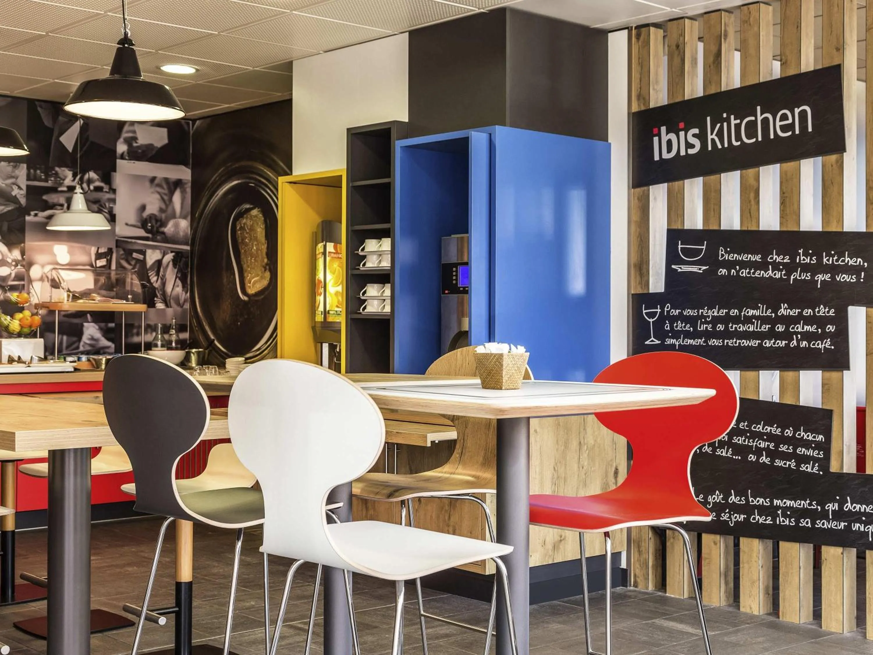 Lounge or bar in ibis Thonon Centre