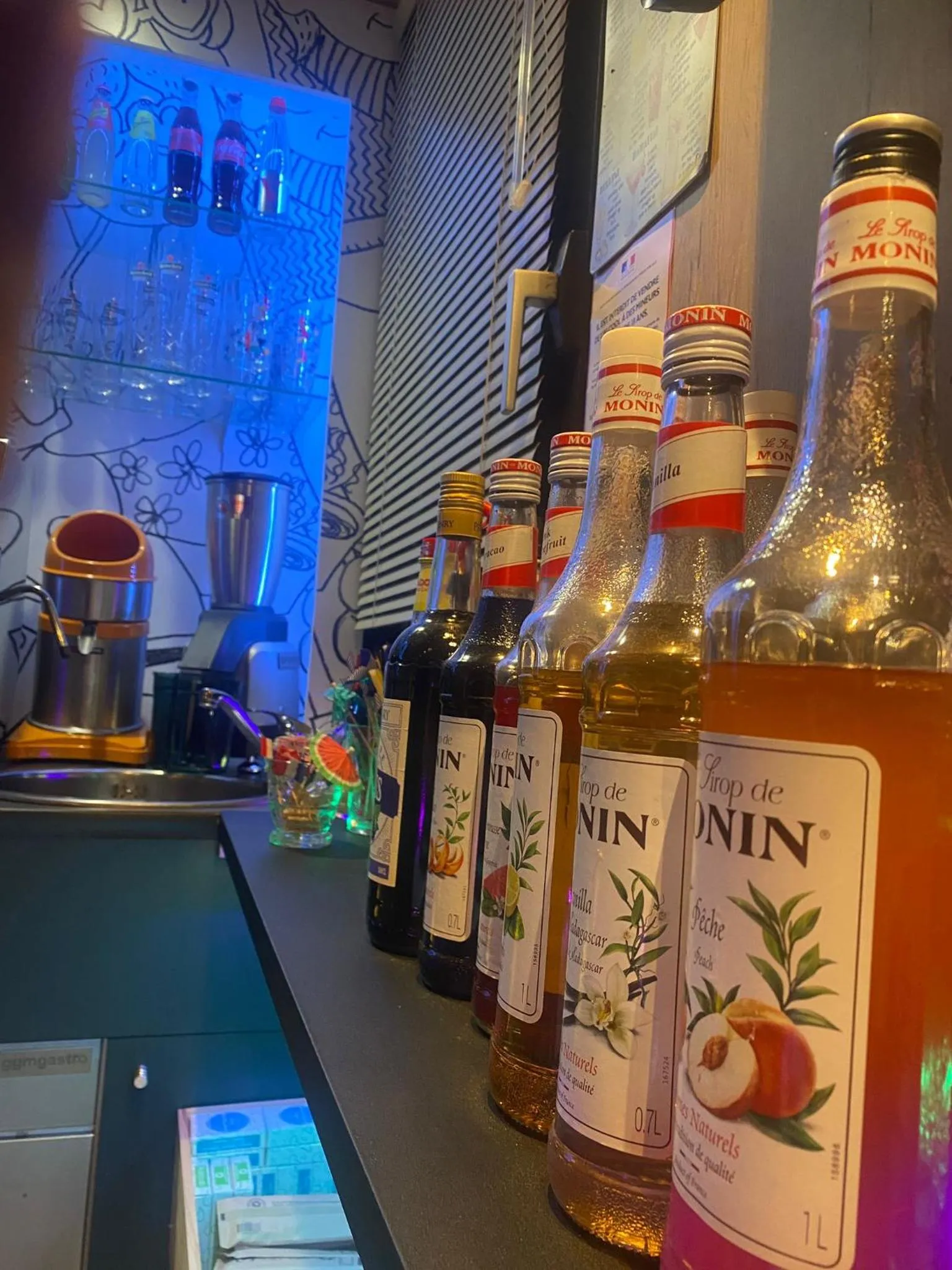 Lounge or bar in B&B HOTEL Versailles Le Chesnay