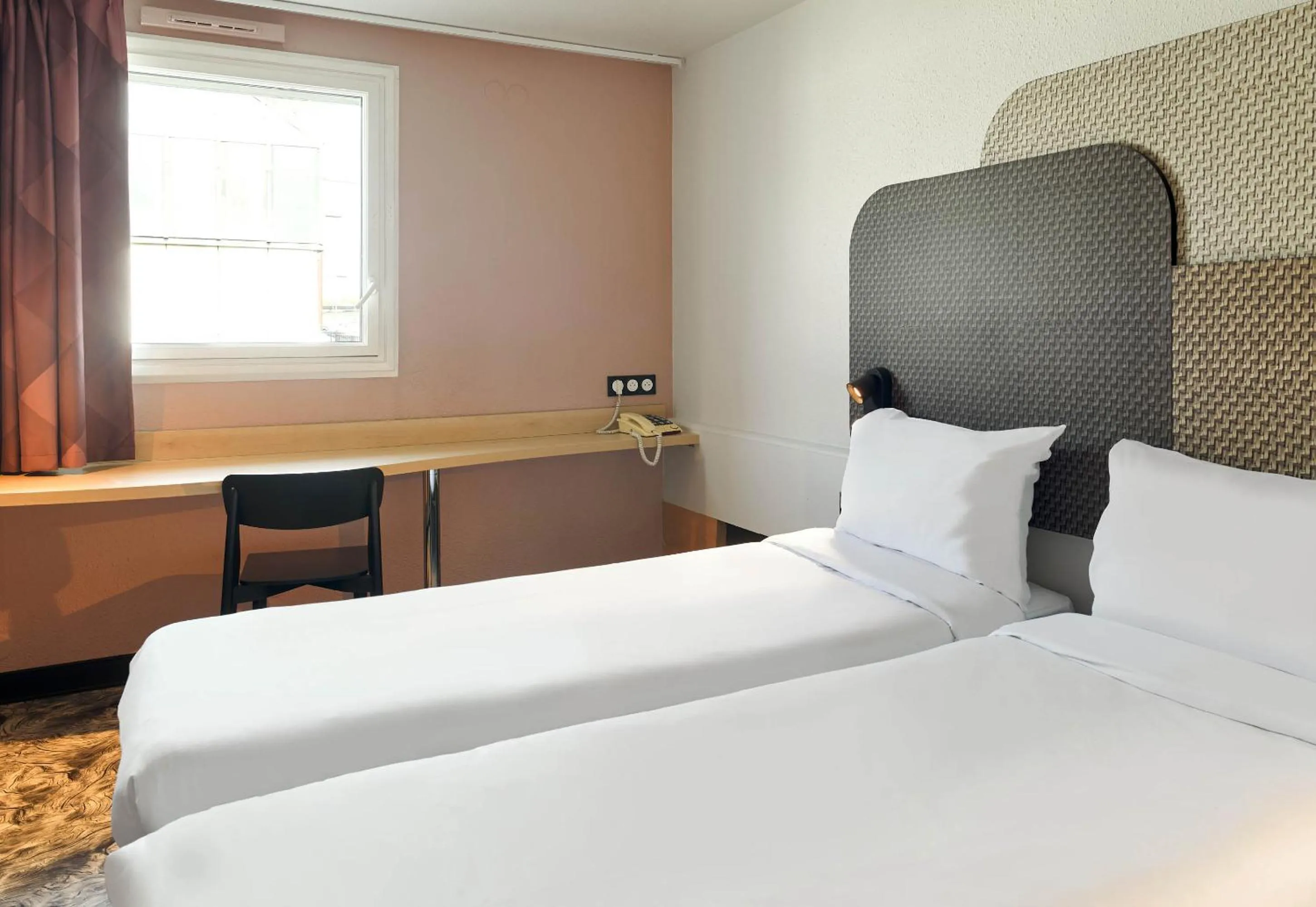 Bedroom, Bed in B&B HOTEL Versailles Le Chesnay