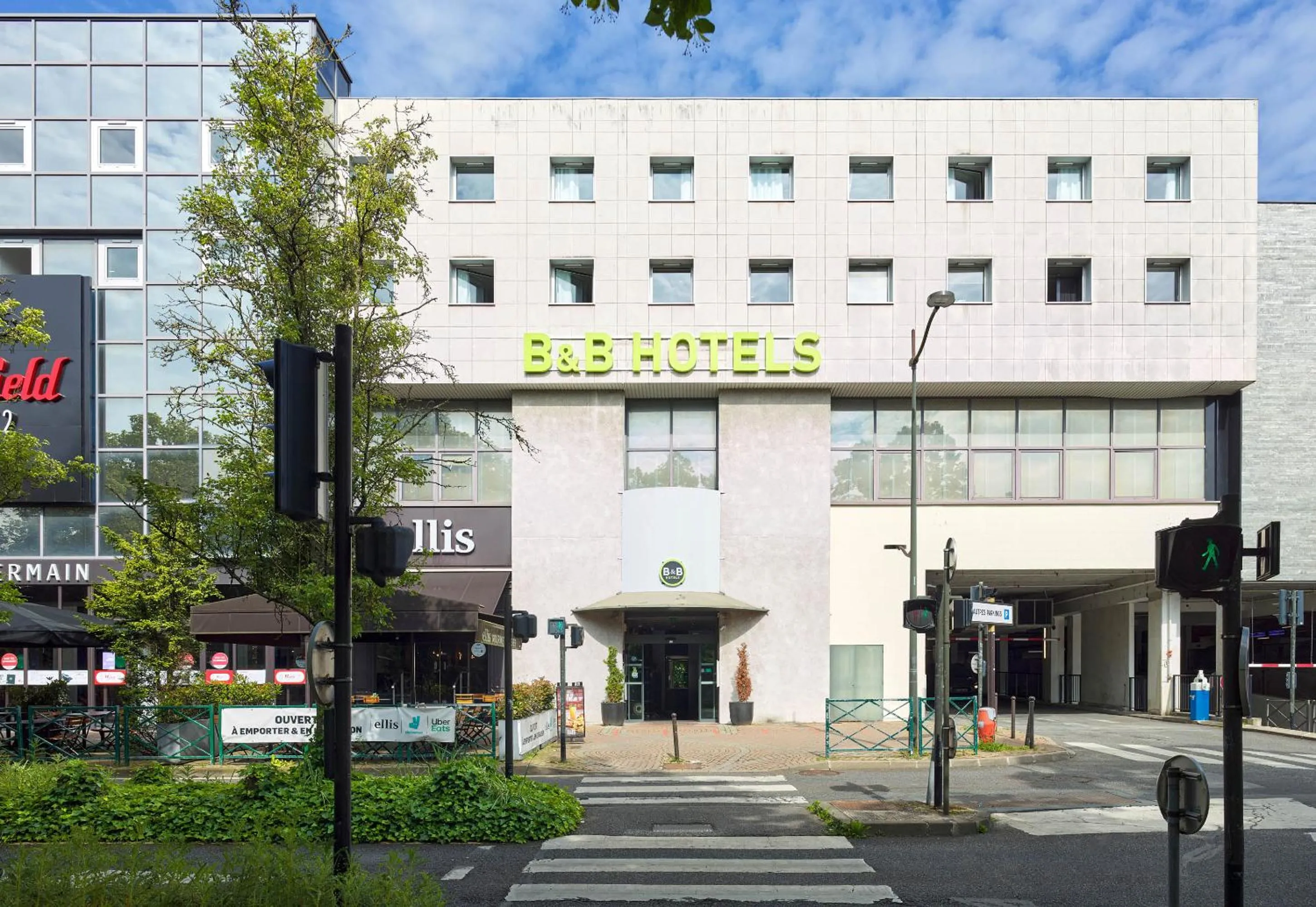 Property building in B&B HOTEL Versailles Le Chesnay