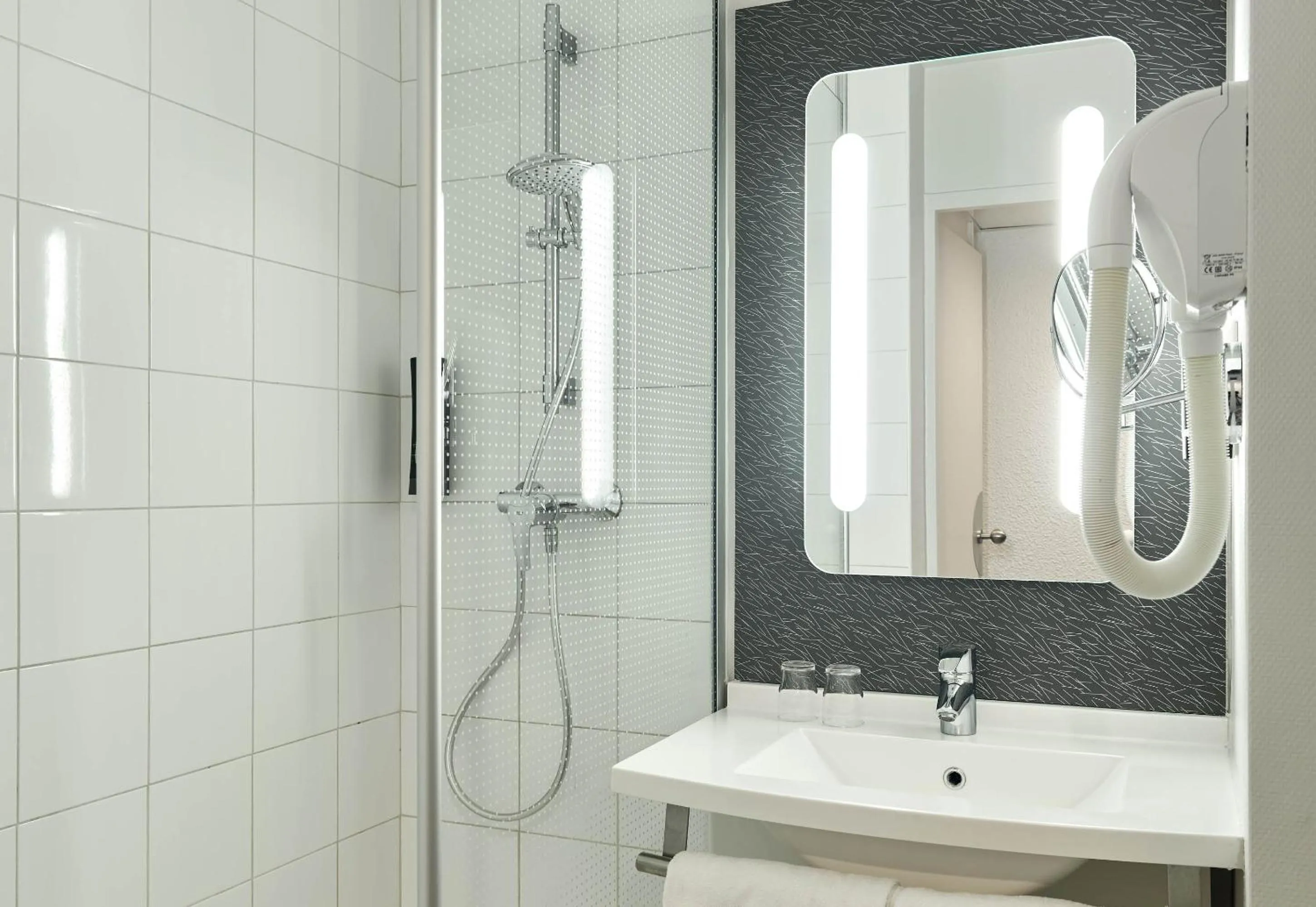 Bathroom in B&B HOTEL Versailles Le Chesnay