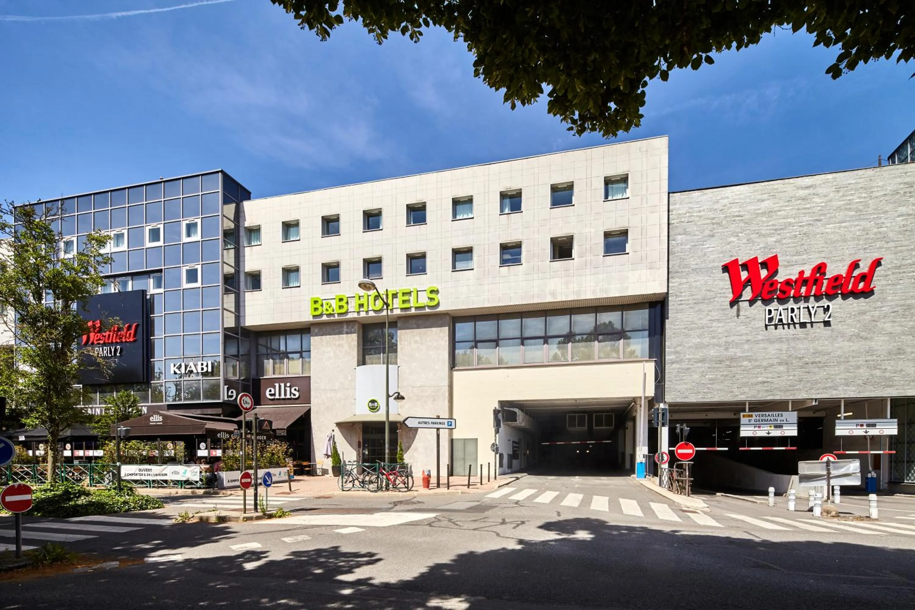 Property building in B&B HOTEL Versailles Le Chesnay