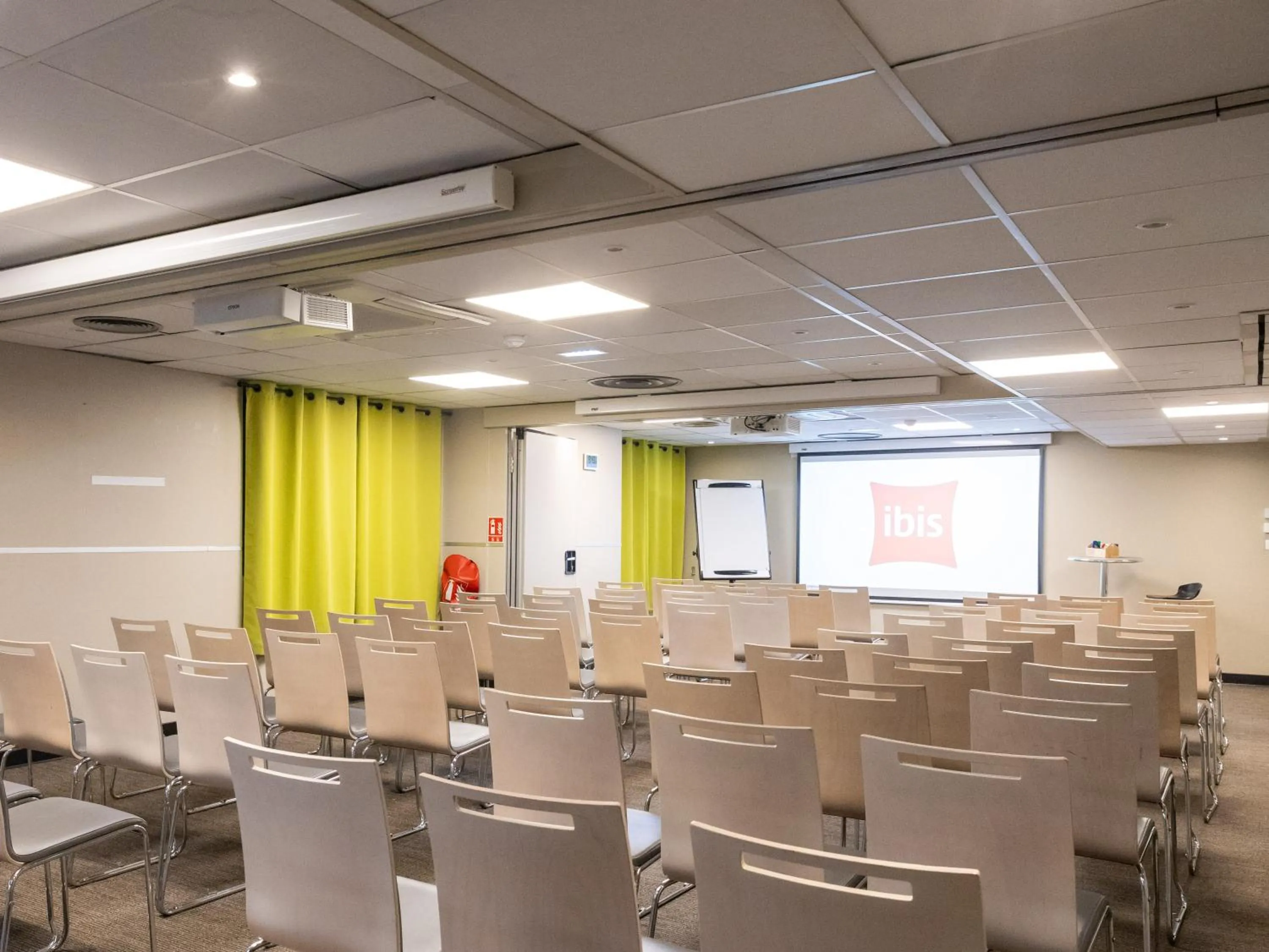 Meeting/conference room in ibis Paris Alesia Montparnasse