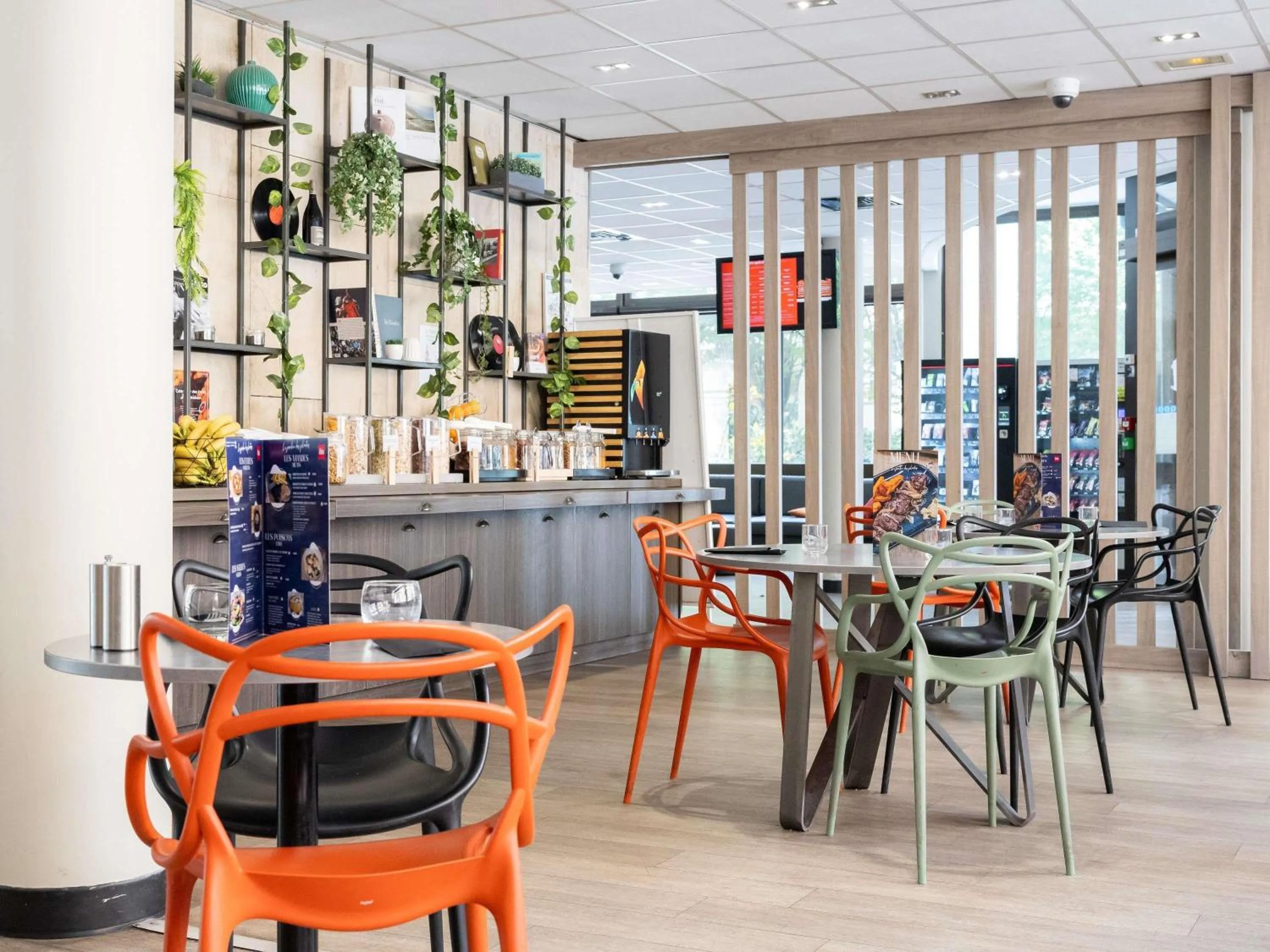 Restaurant/places to eat in ibis Paris Alesia Montparnasse