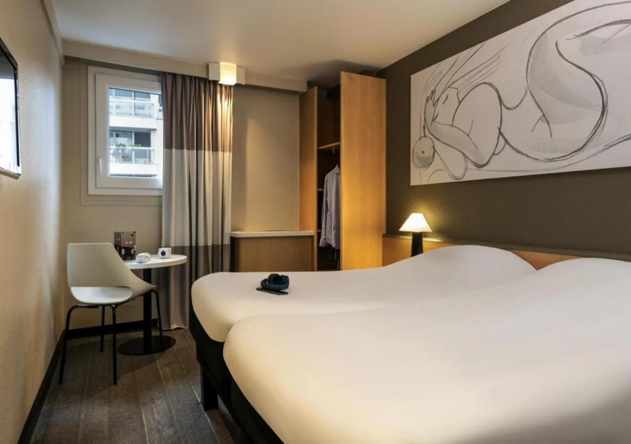Bed in ibis Paris Alesia Montparnasse