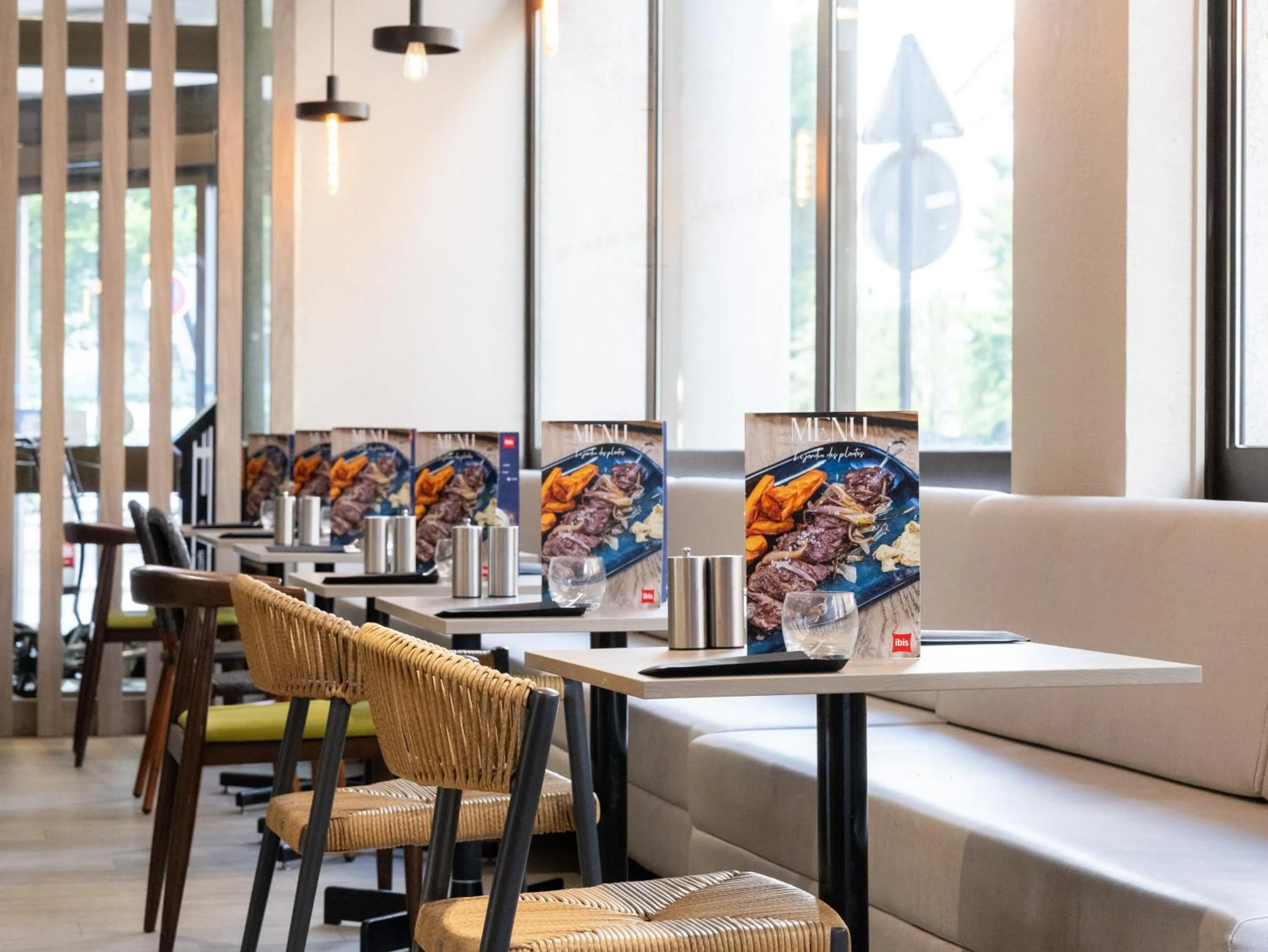 Restaurant/places to eat in ibis Paris Alesia Montparnasse