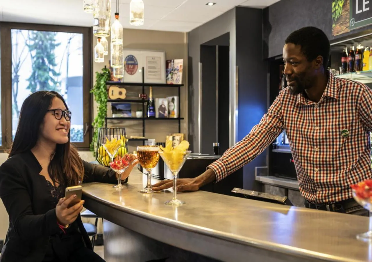 Restaurant/places to eat in ibis Paris Alesia Montparnasse