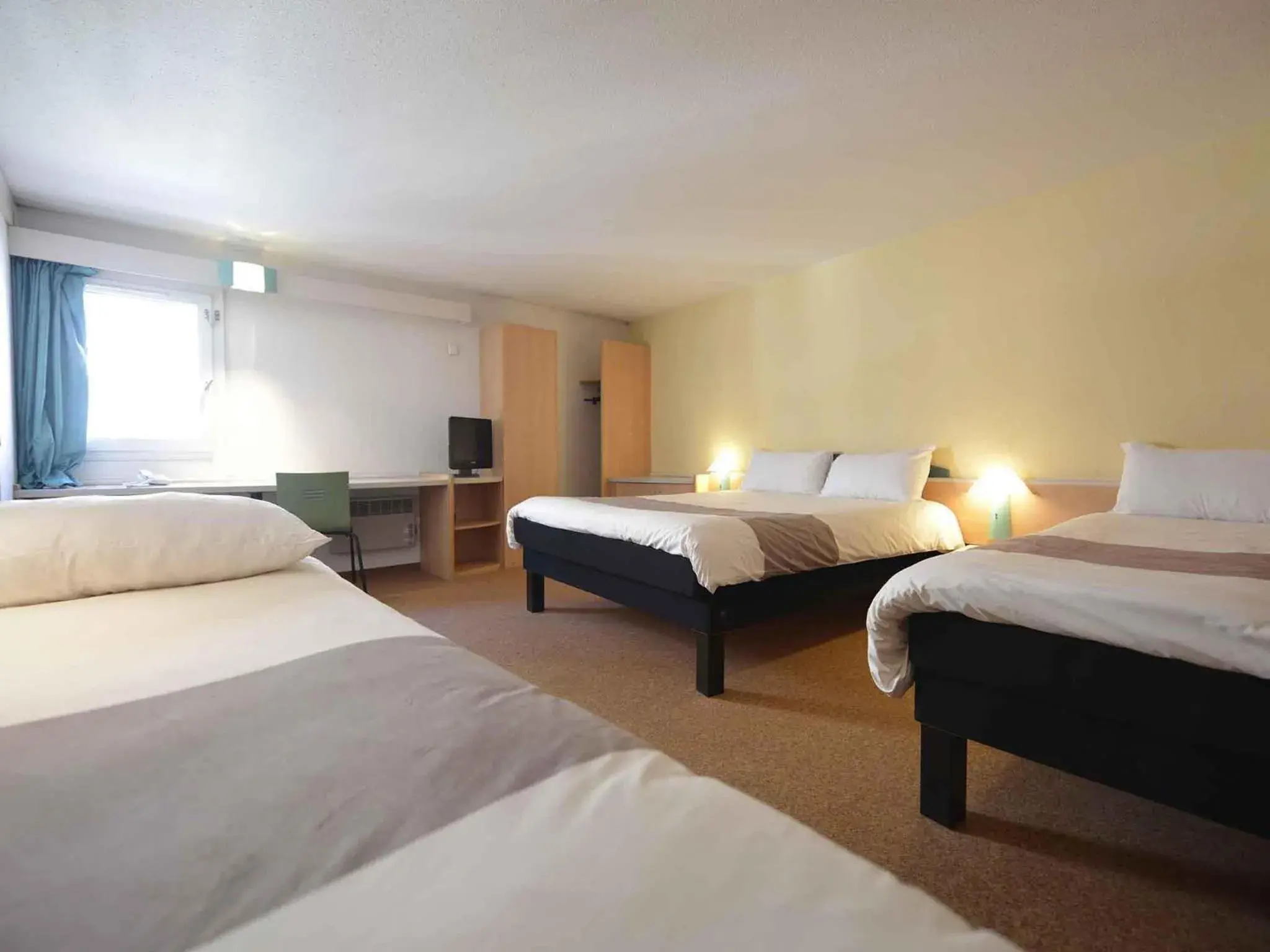 Bedroom, Bed in ibis Château de Fontainebleau Bedroom, Bed in ibis Château de Fontainebleau