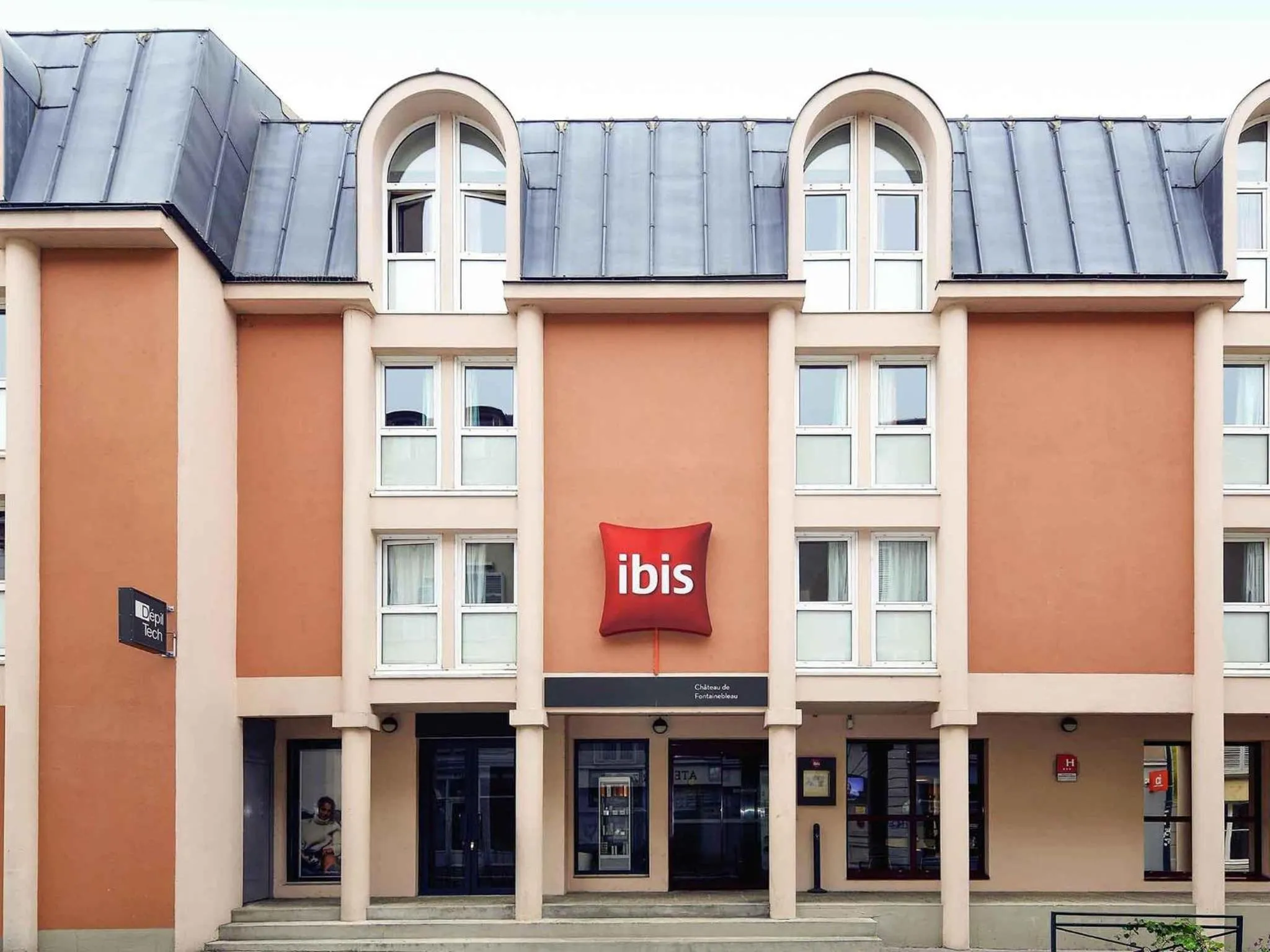 Property building in ibis Château de Fontainebleau