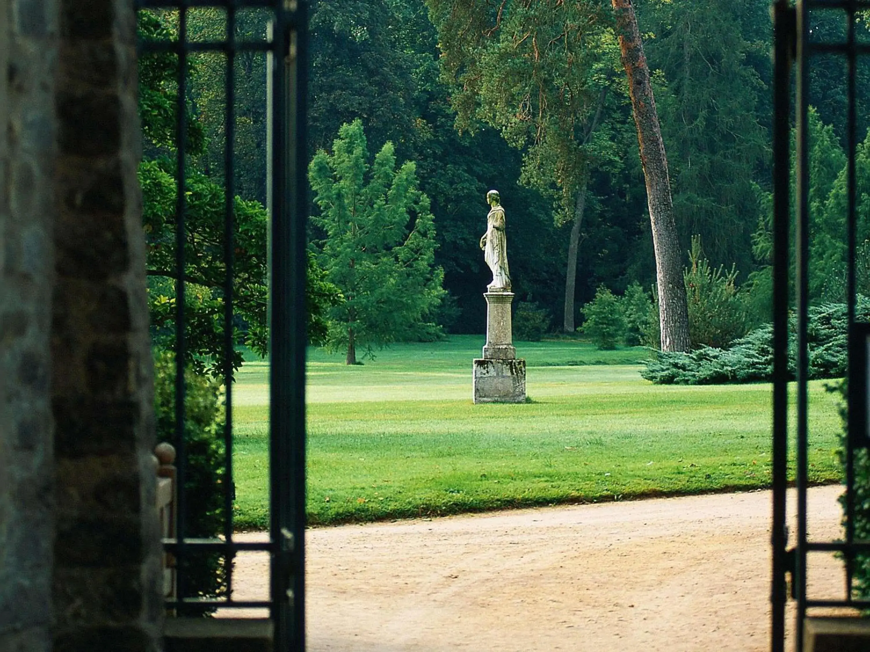 Property building in ibis Château de Fontainebleau Property building in ibis Château de Fontainebleau