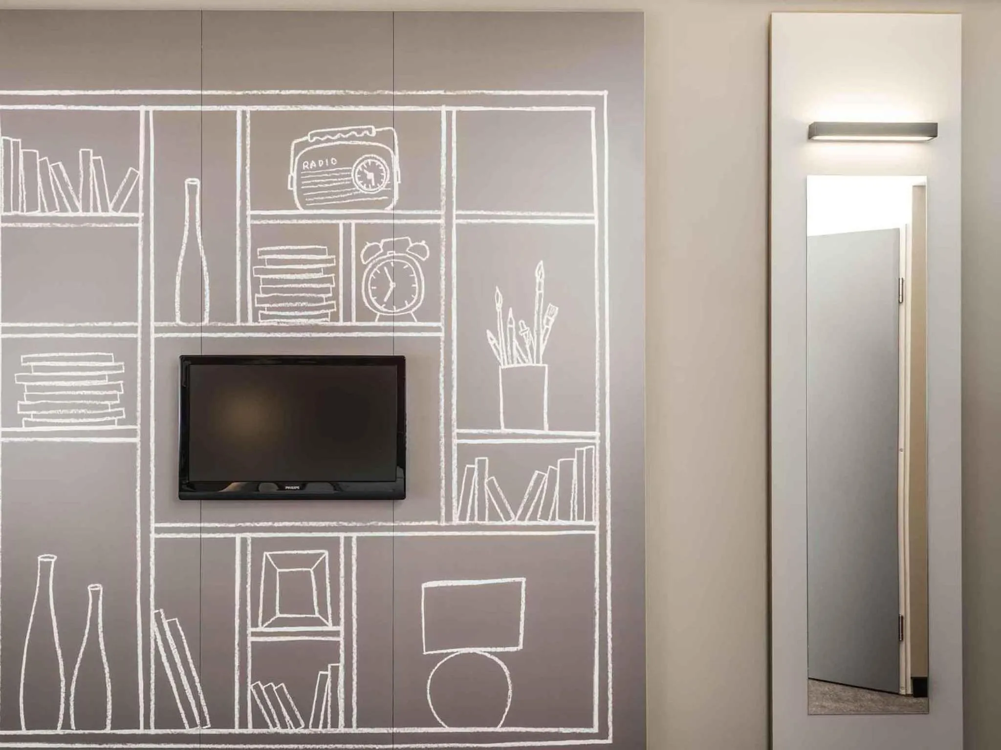 Bedroom in ibis Château de Fontainebleau