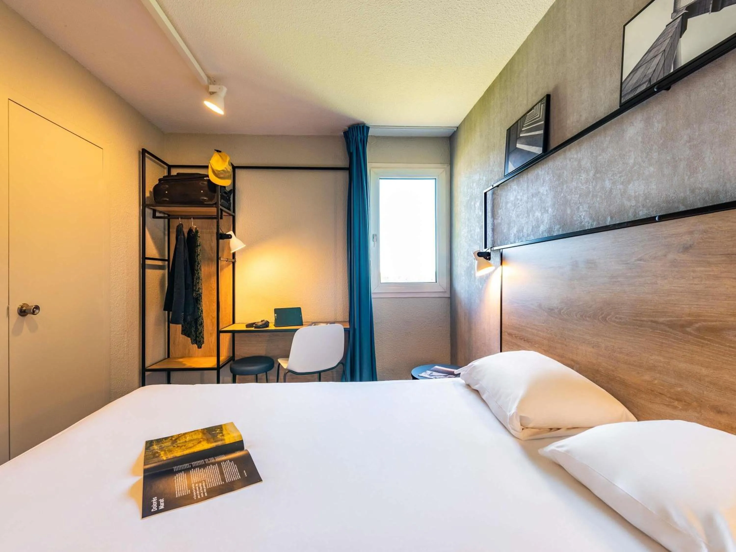 Bedroom, Bed in ibis Besançon Marchaux