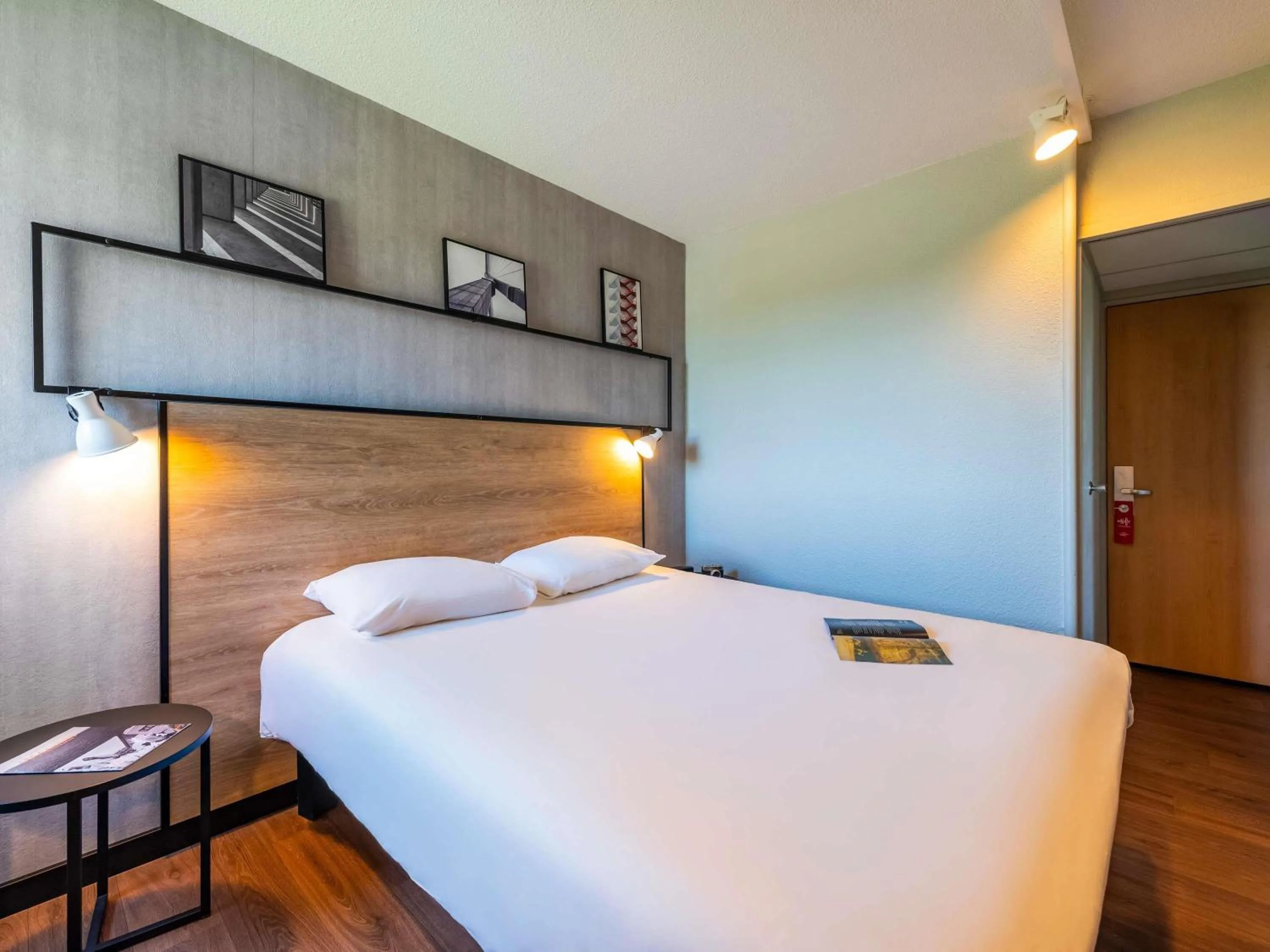 Bedroom, Bed in ibis Besançon Marchaux