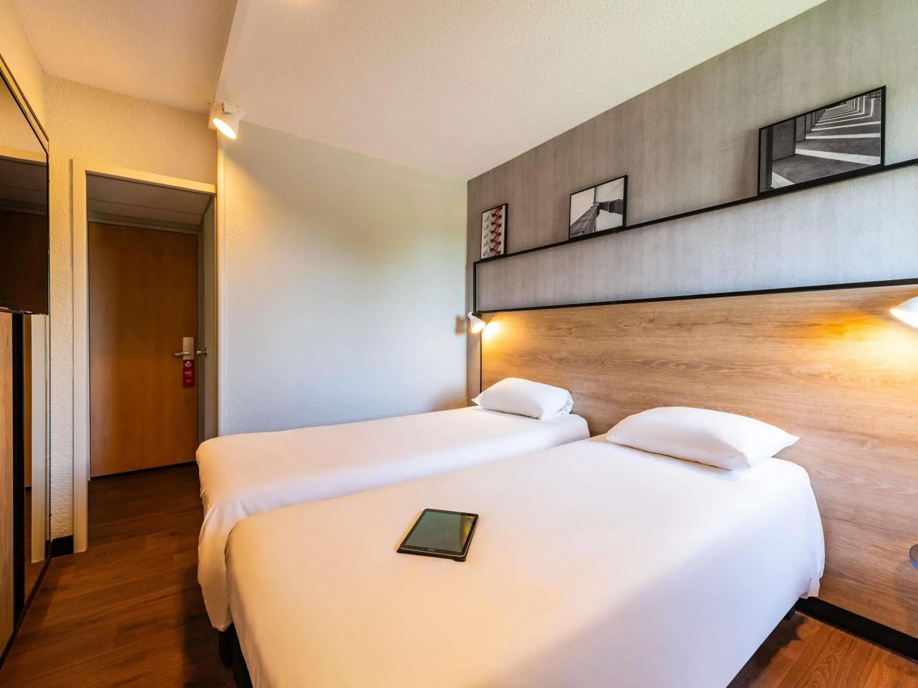 Bedroom, Bed in ibis Besançon Marchaux Bedroom, Bed in ibis Besançon Marchaux