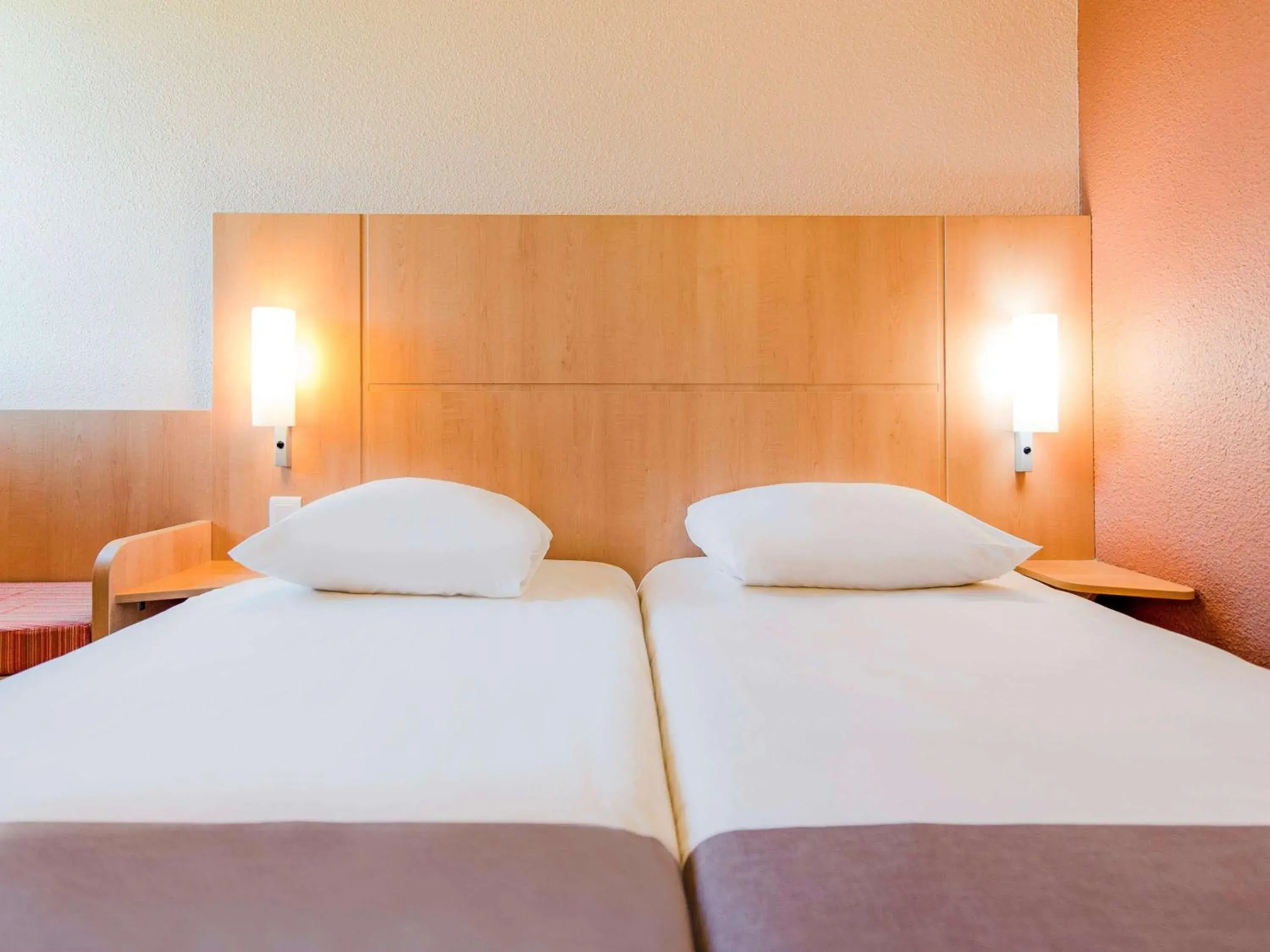 Photo of the whole room, Bed in ibis Besançon Marchaux Photo of the whole room, Bed in ibis Besançon Marchaux