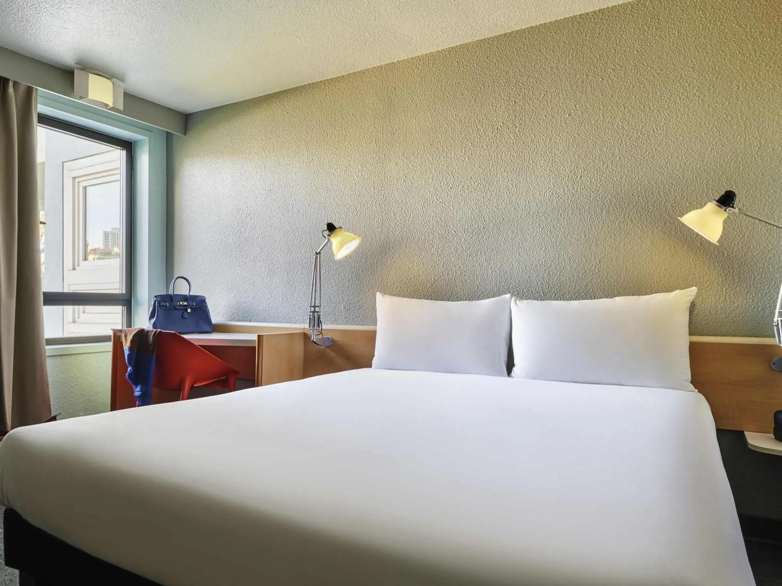 Bedroom, Bed in ibis Paris La Villette Cité des Sciences 19ème Bedroom, Bed in ibis Paris La Villette Cité des Sciences 19ème