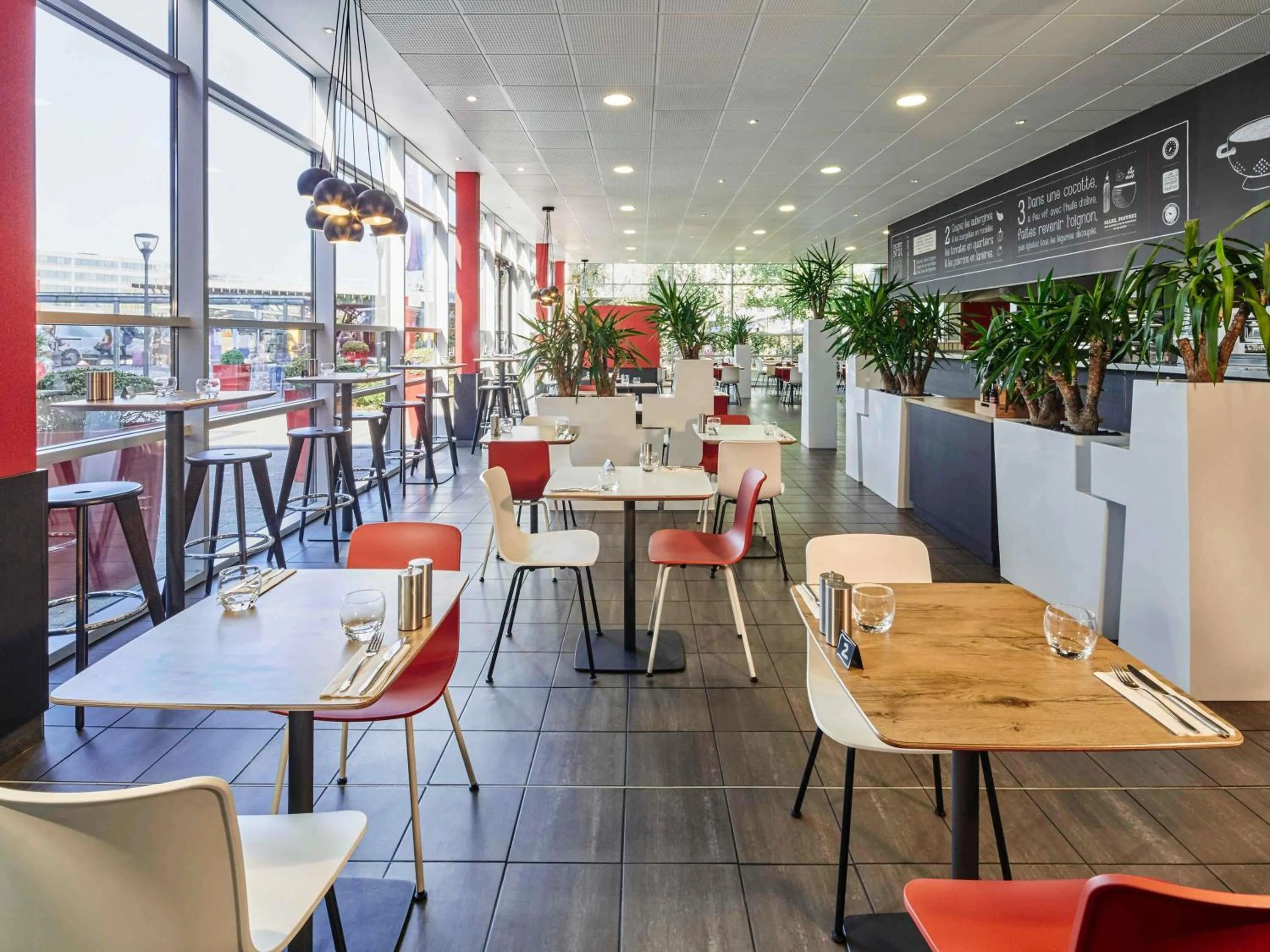Restaurant/places to eat in ibis Paris CDG Airport
