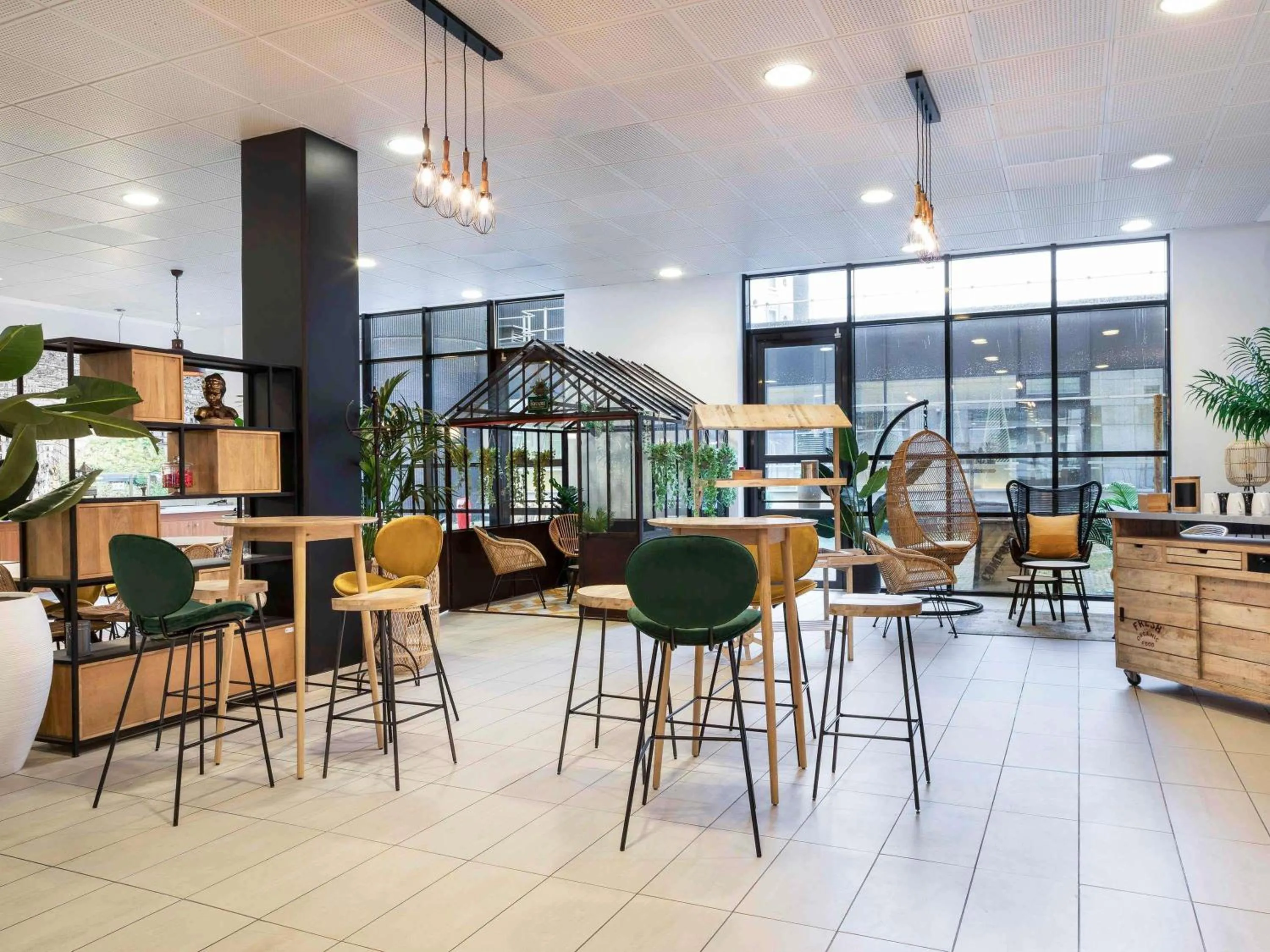 Restaurant/places to eat in ibis Paris CDG Airport
