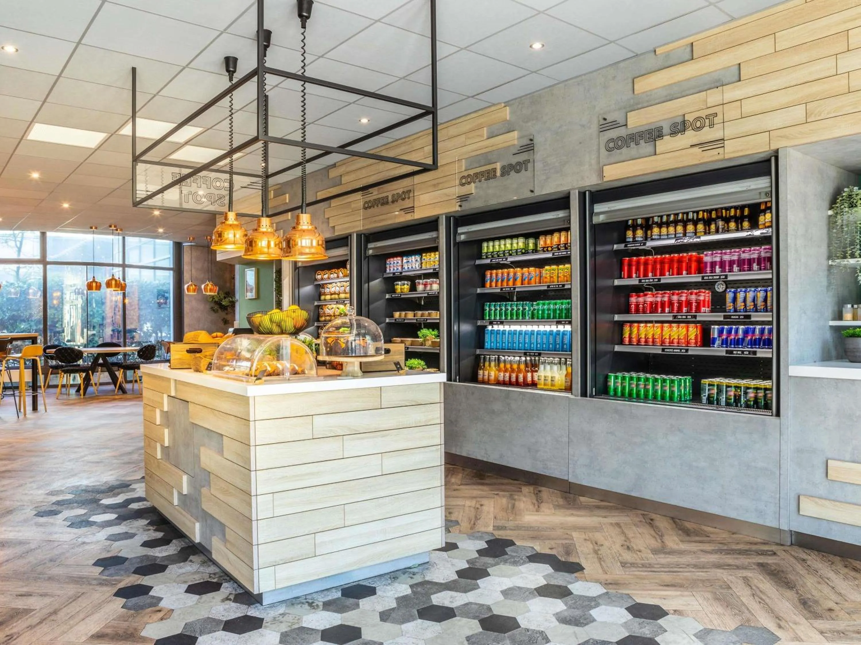 Lounge or bar in ibis Paris CDG Airport