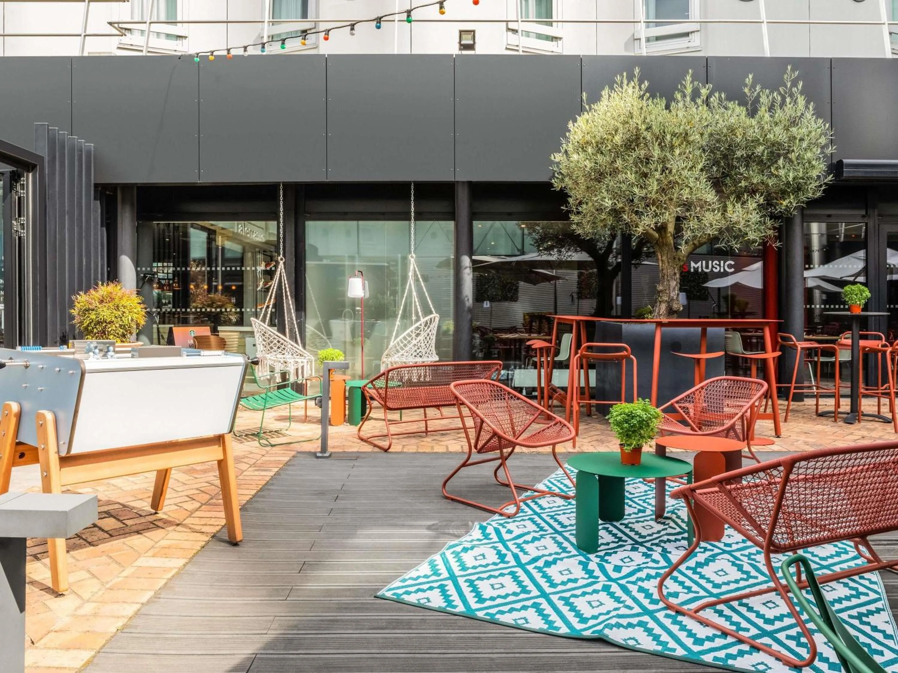 Restaurant/places to eat in ibis Paris CDG Airport