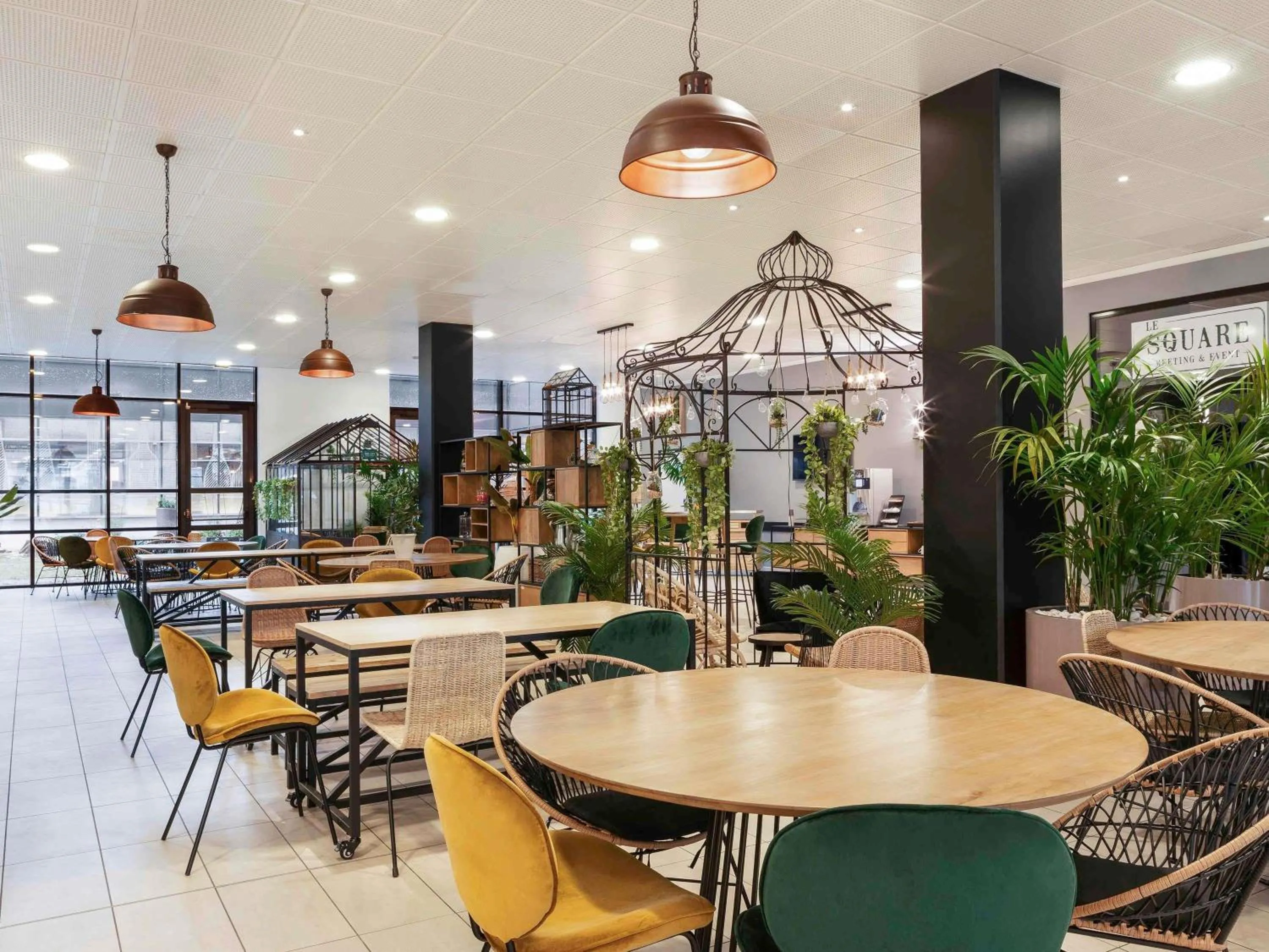 Restaurant/places to eat in ibis Paris CDG Airport