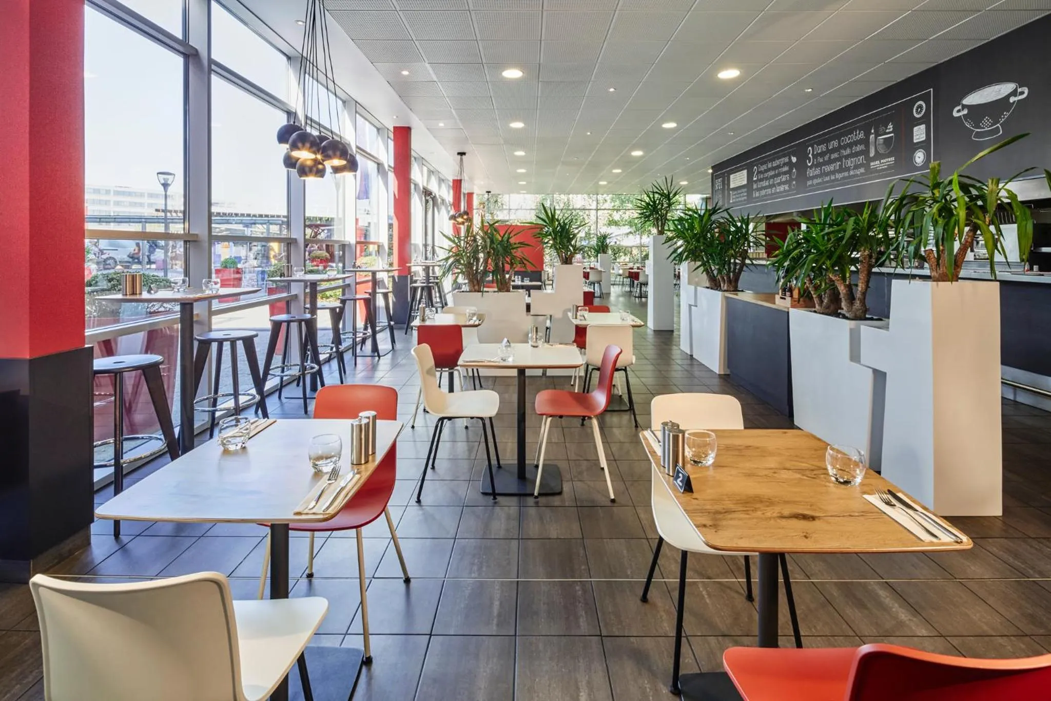 Restaurant/places to eat in ibis Paris CDG Airport