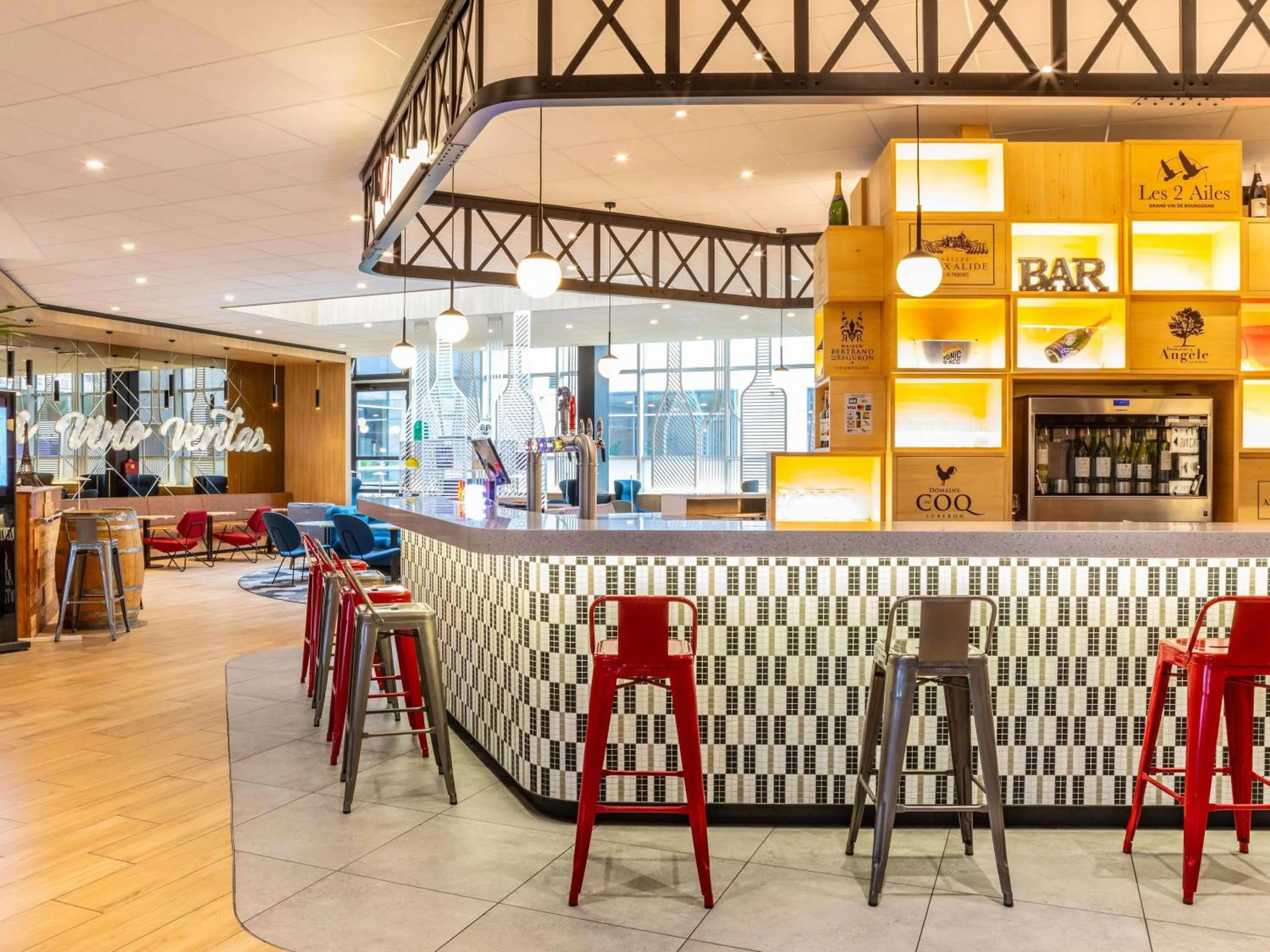 Lounge or bar in ibis Paris CDG Airport